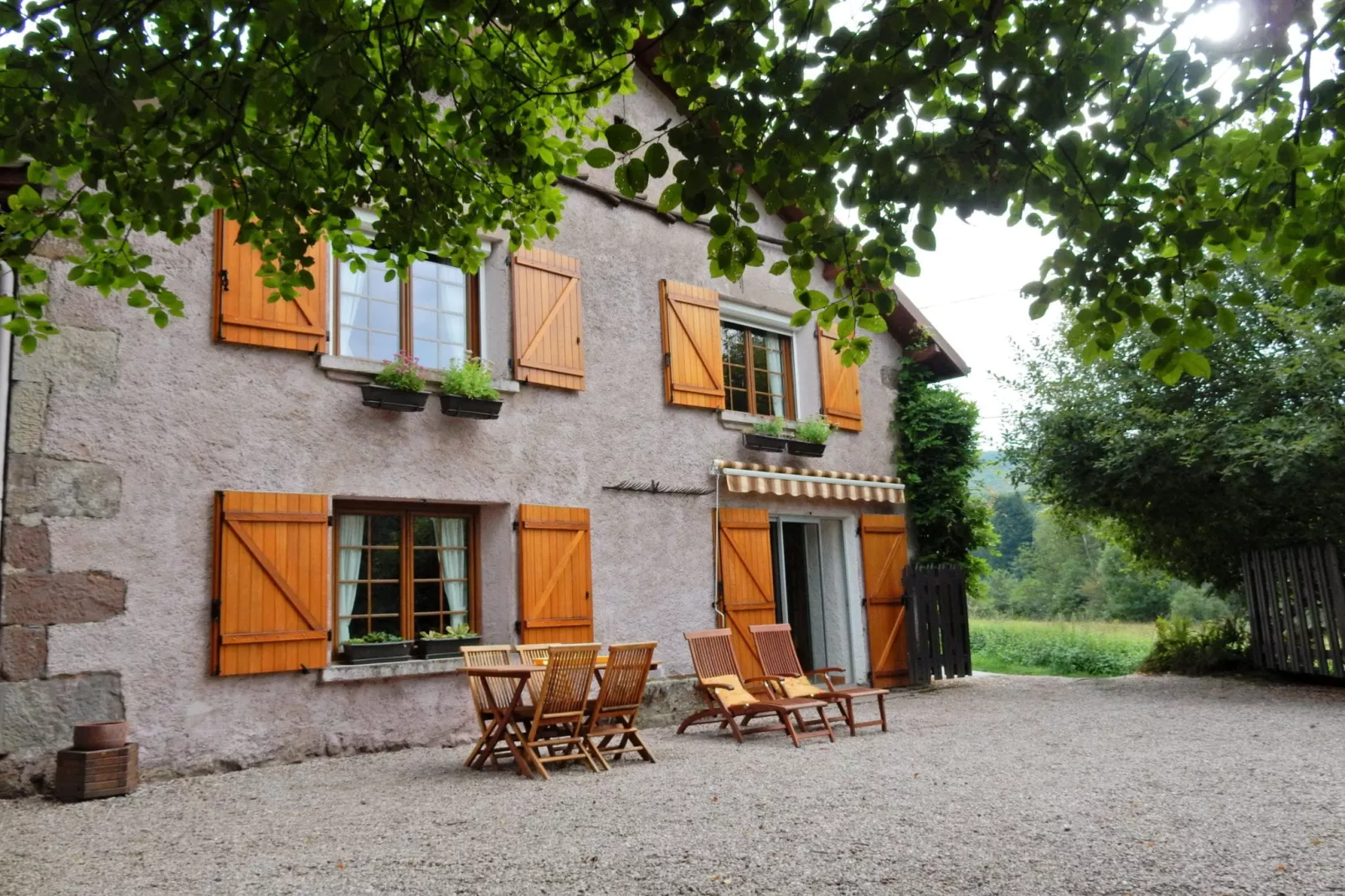 Maison de vacances - LA CHAPELLE-AUX-BOIS-Buitenkant zomer