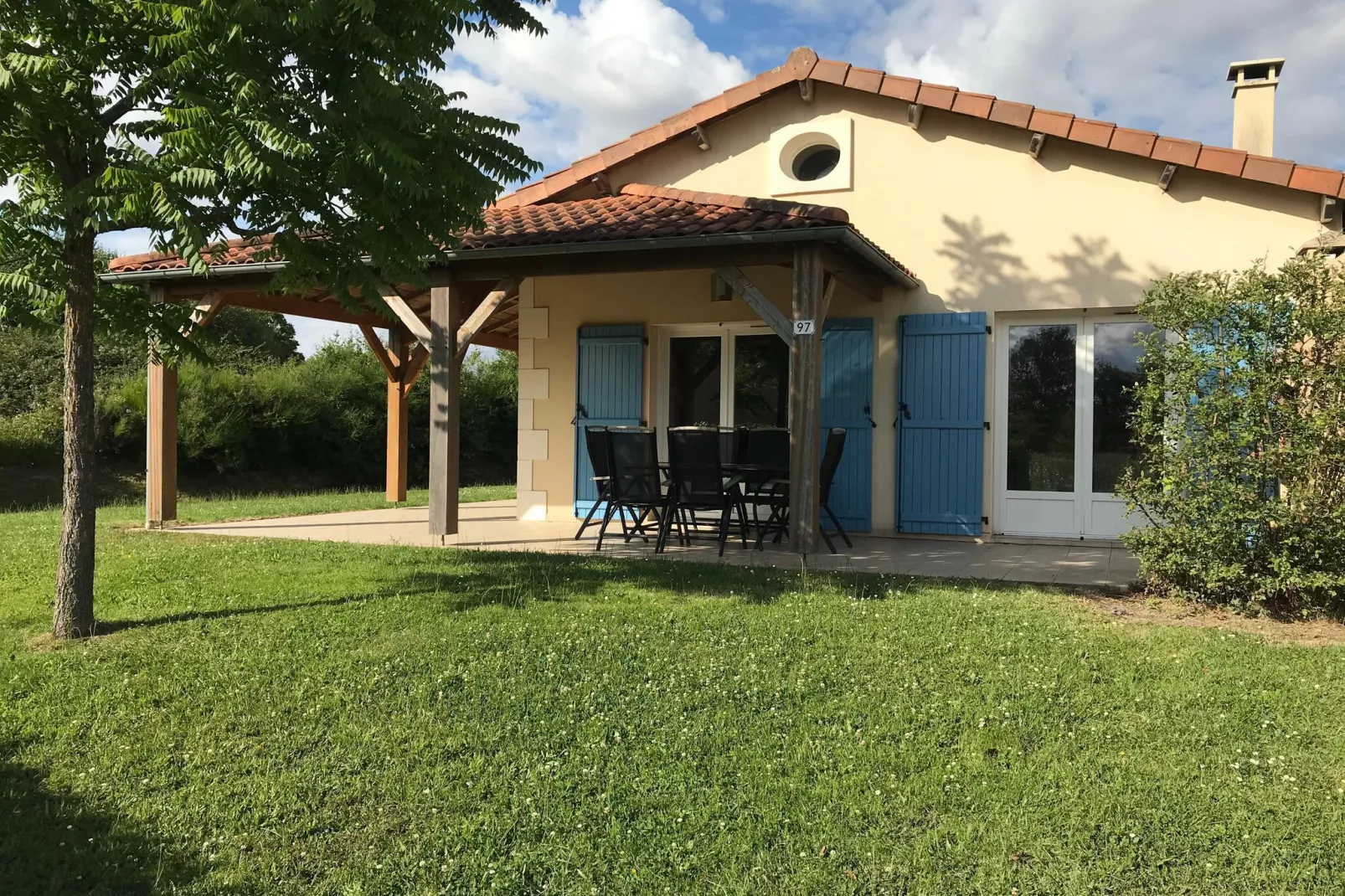 Les Forges 2 bedrooms n91-Buitenkant zomer