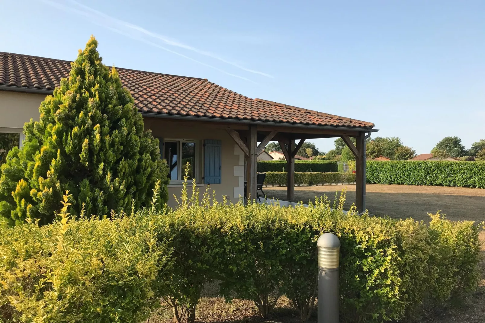 Les Forges 2 Rooms 84-Buitenkant zomer