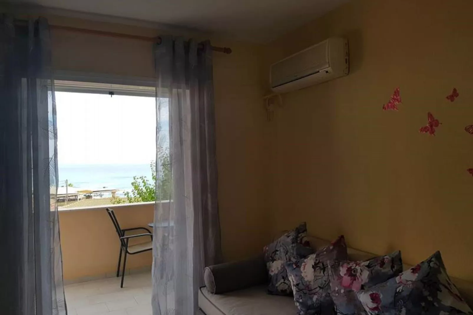 Type Aa5rcocomat bed quality apartment-Woonkamer