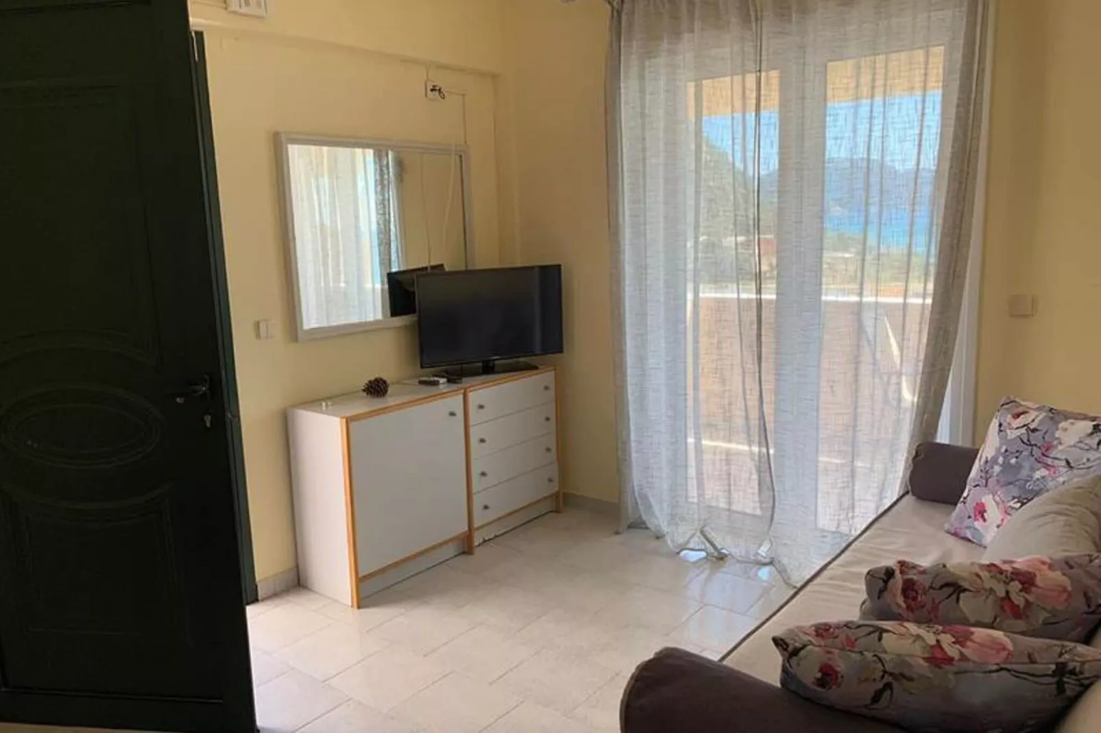 Type Aa5rcocomat bed quality apartment-Woonkamer