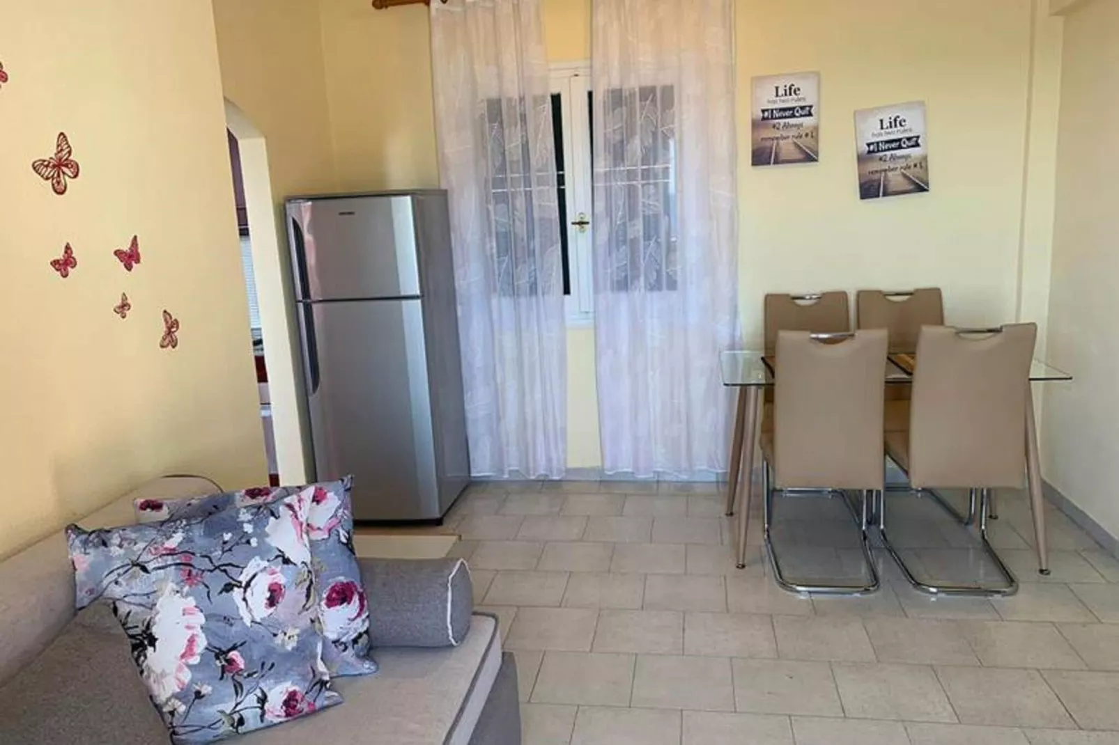 Type Aa5rcocomat bed quality apartment-Woonkamer