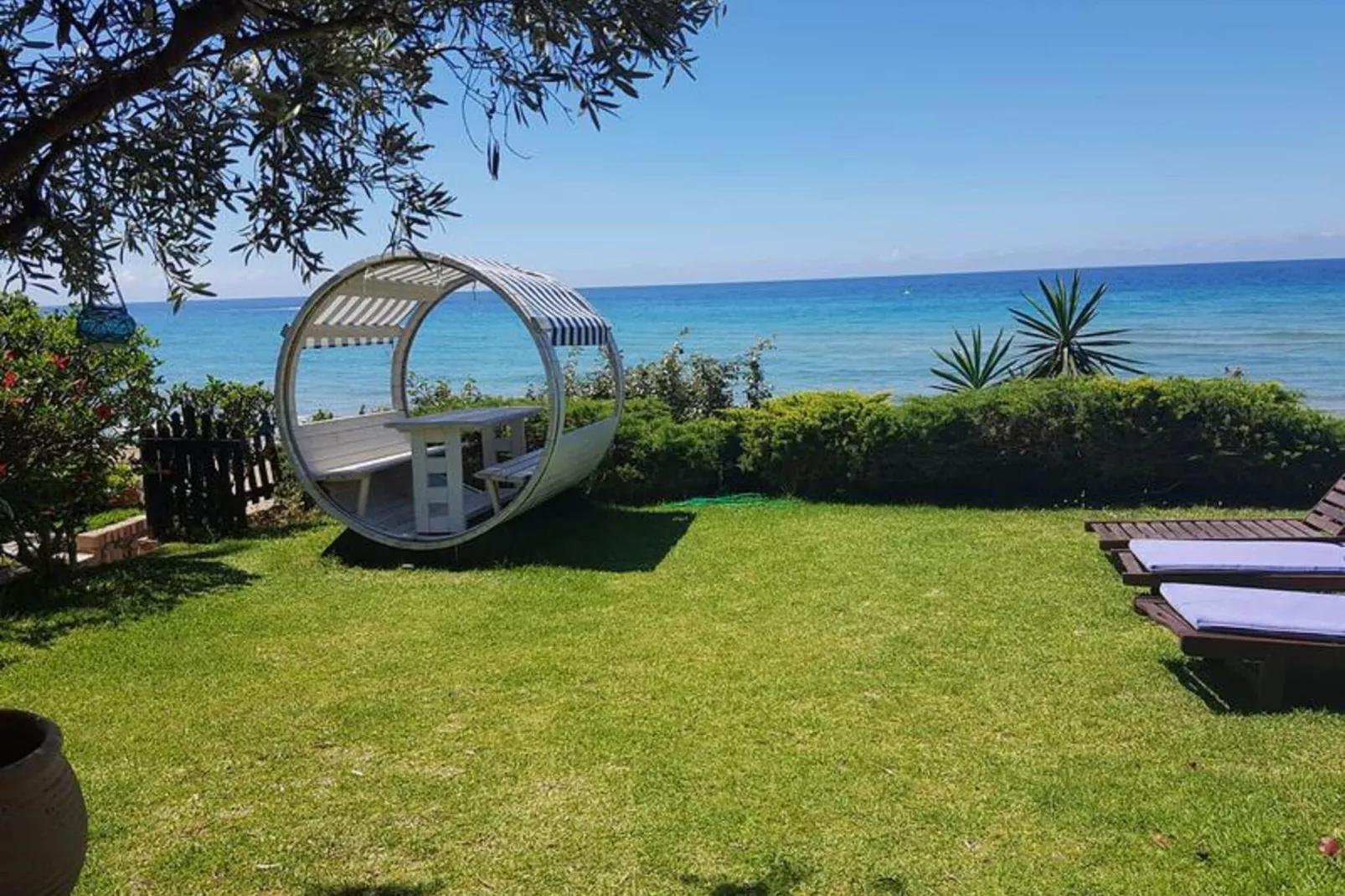 Beachfront House 13-Tuinen zomer