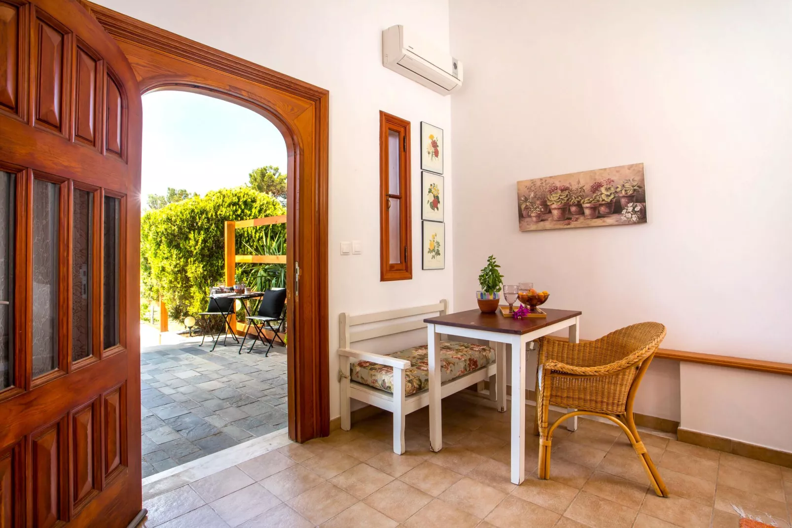 Emarmene Country Apartment for 8 Guests-Overloop