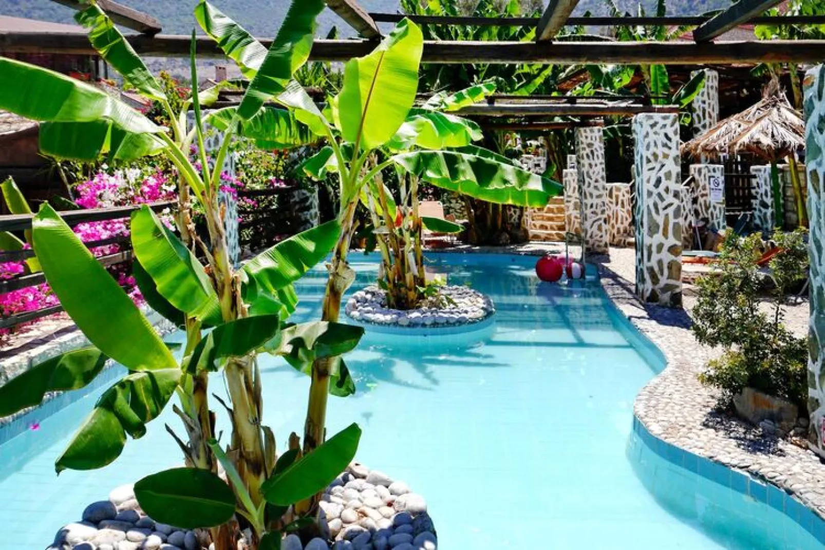 Holiday homes Stone Village Bali - Studio with halfboard-Zwembad