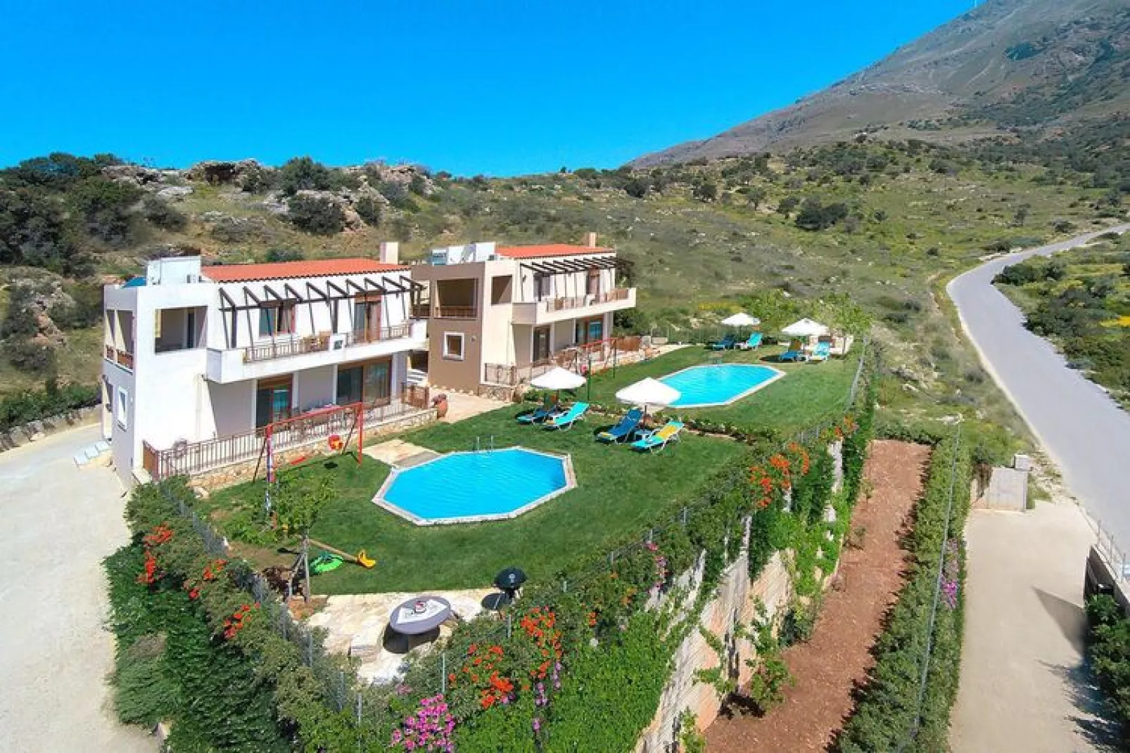 Villa, Triopetra-Villa Nikos-Buitenkant zomer