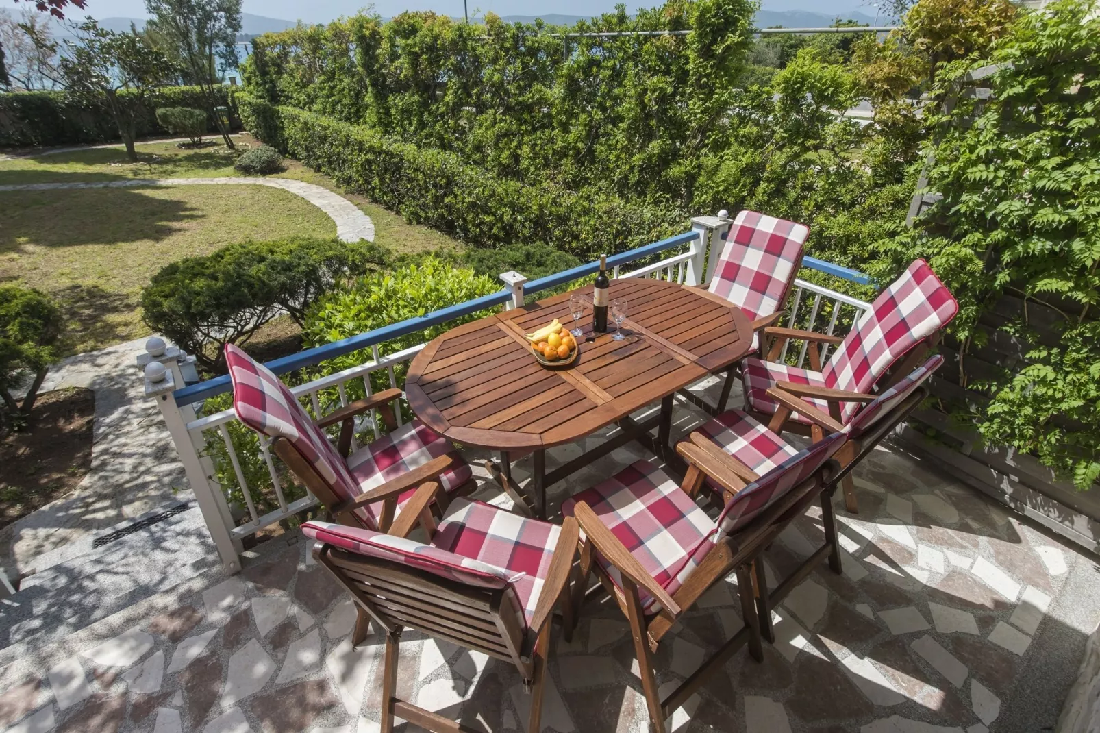 Vacation house Ornella-Terrasbalkon