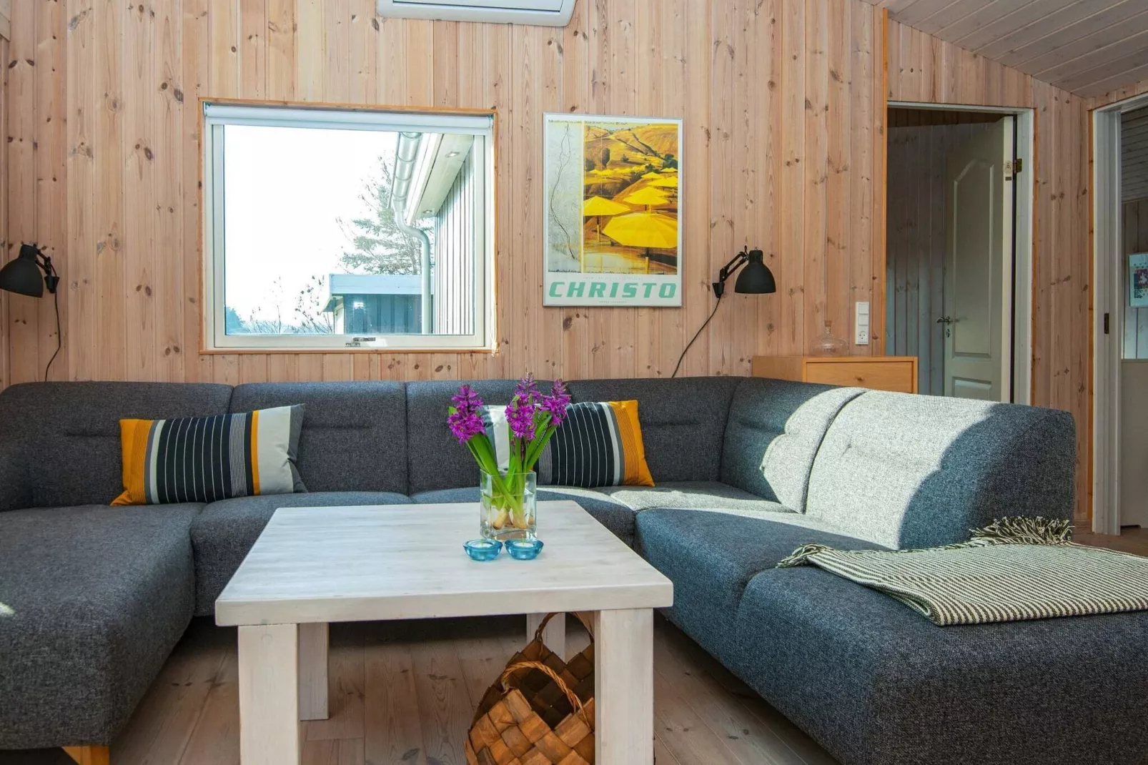 Leuke cottage in Knebel met een infraroodsauna-Binnen
