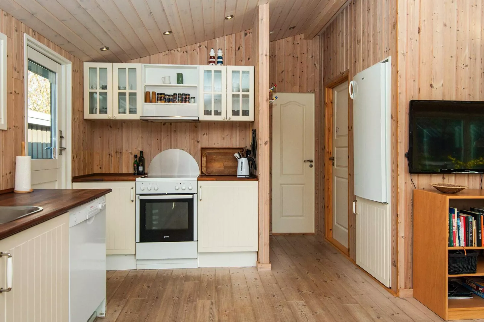 Leuke cottage in Knebel met een infraroodsauna-Binnen