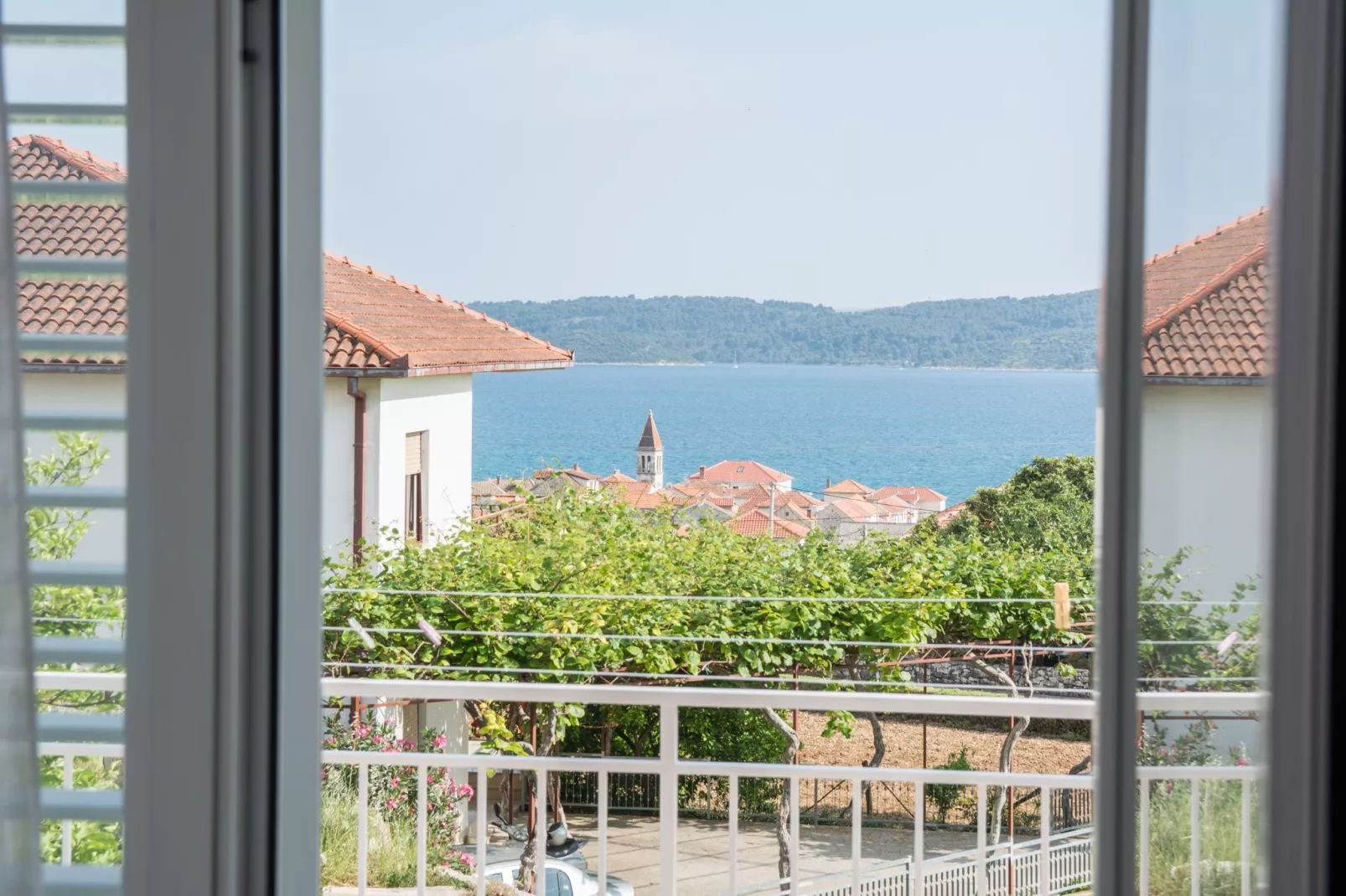 Charmant appartement in Seget Donji met zeezicht-Uitzicht zomer