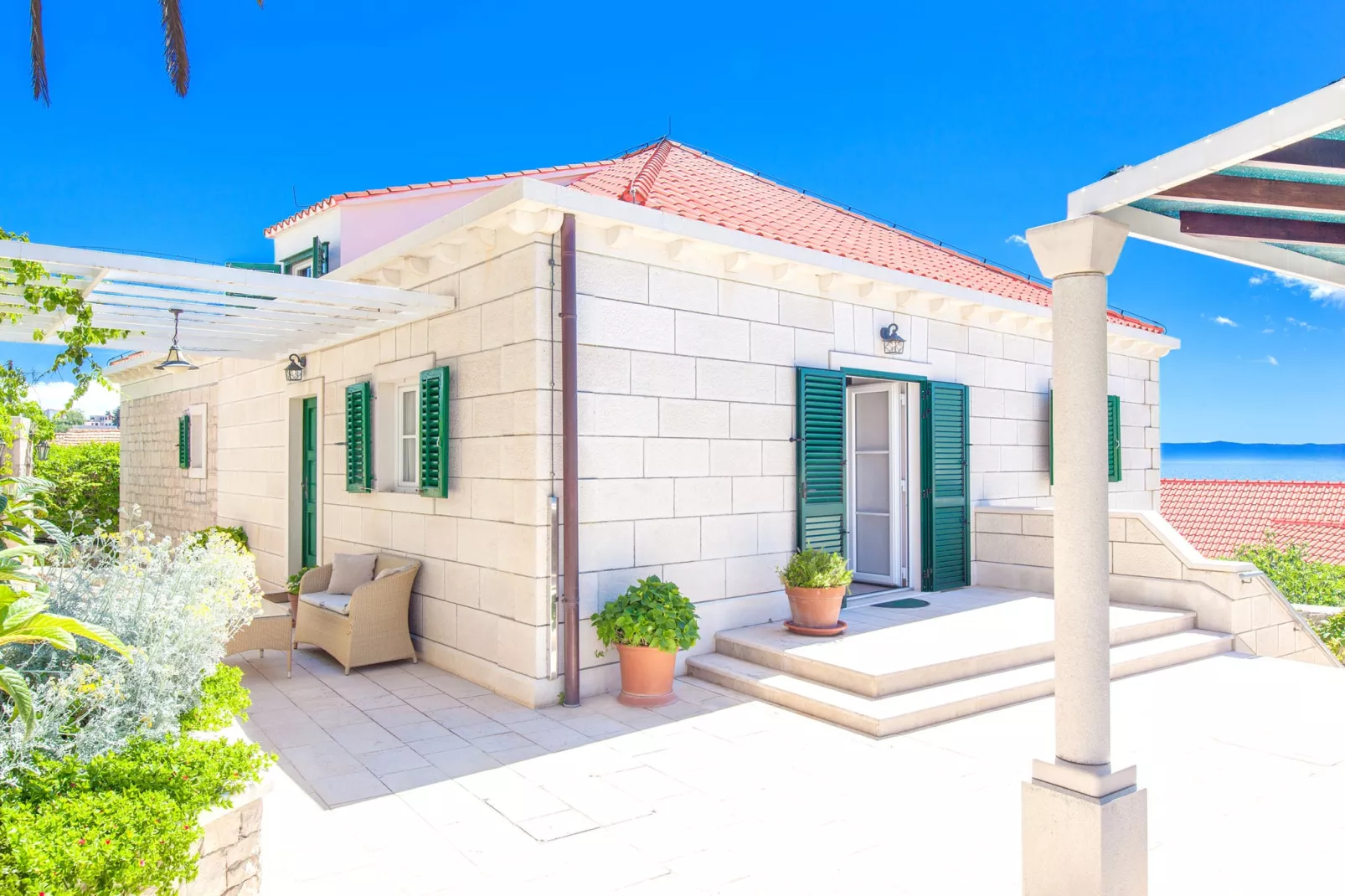 Villa Mir Vami-Buitenkant zomer