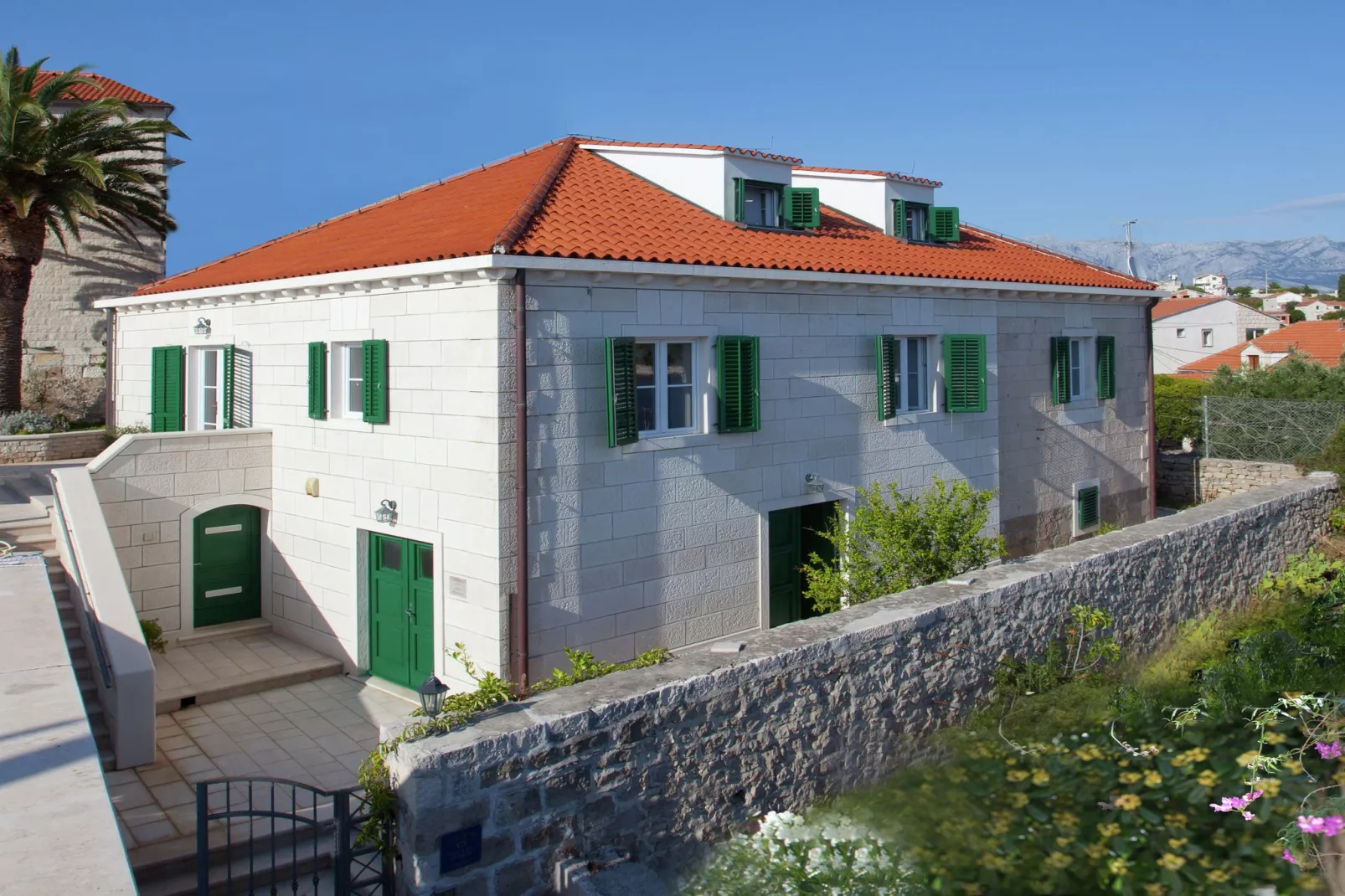 Villa Mir Vami-Buitenkant zomer
