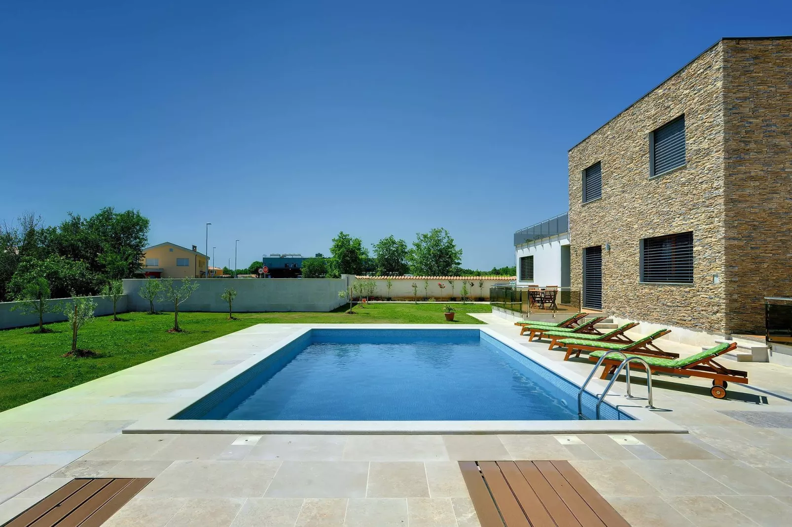 Moderne villa bestaande uit twee appartementen met privé zwembad, strand op 1 km-Zwembad