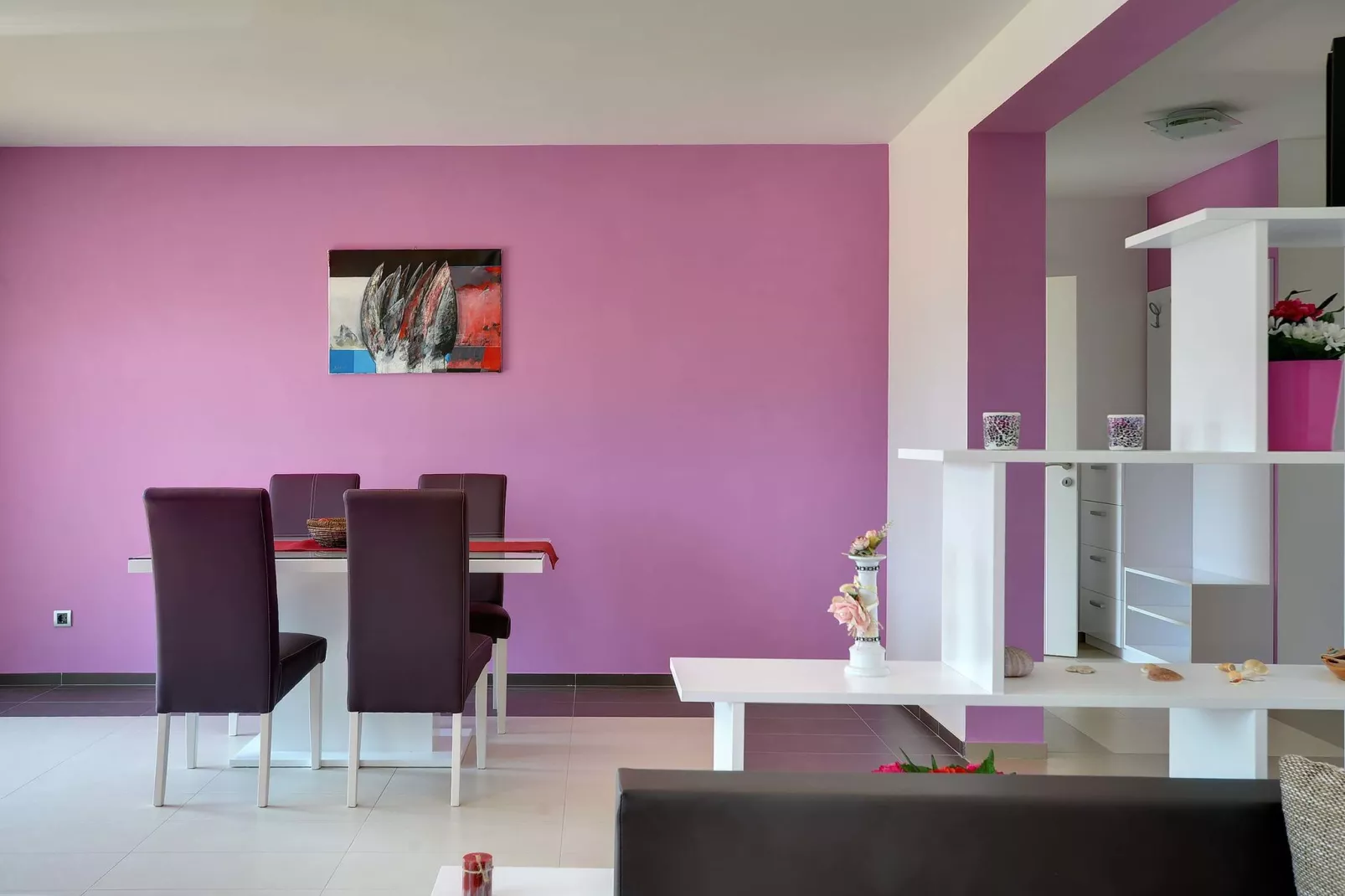 Moderne villa bestaande uit twee appartementen met privé zwembad, strand op 1 km-Woonkamer