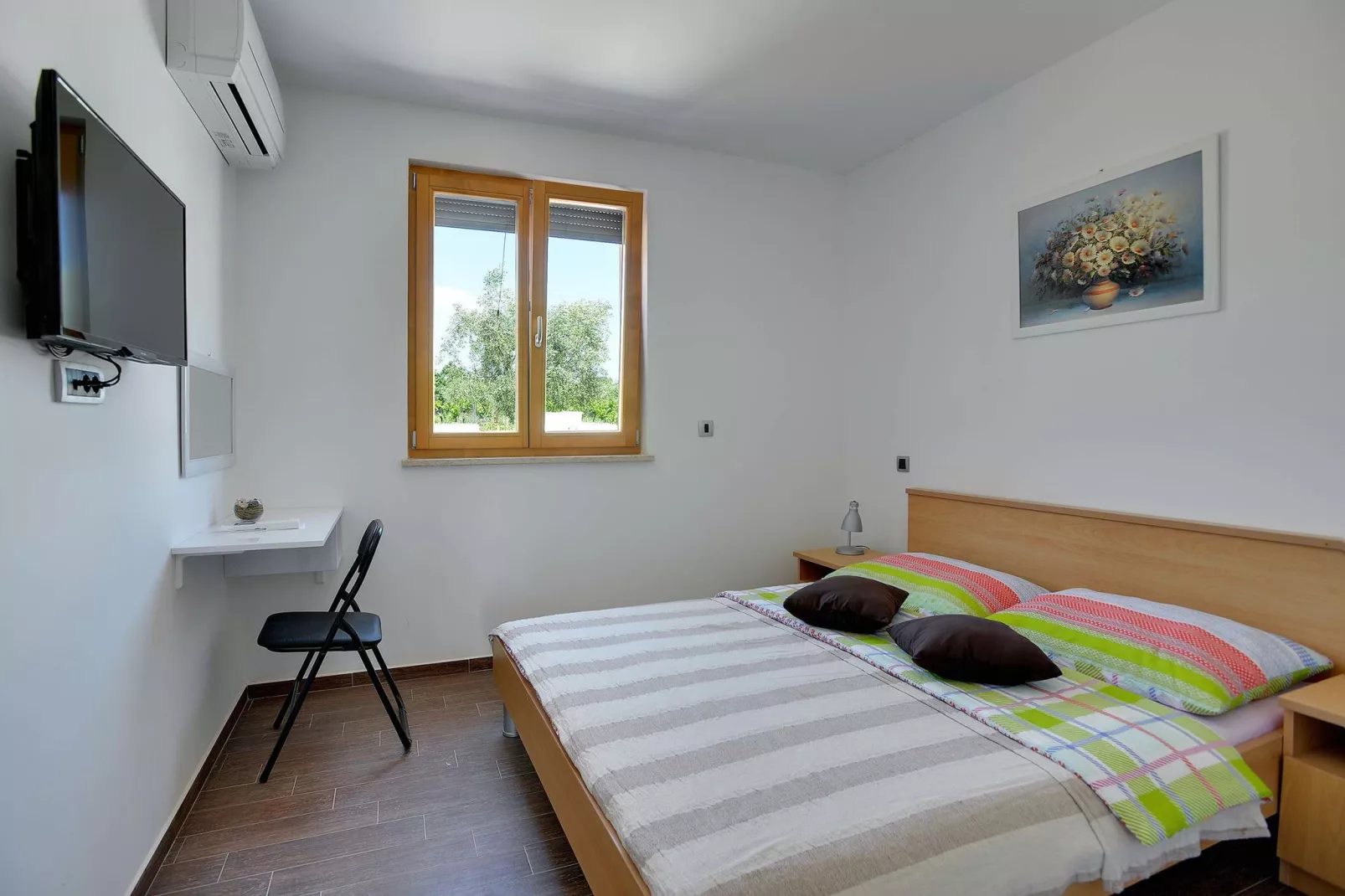 Moderne villa bestaande uit twee appartementen met privé zwembad, strand op 1 km-Slaapkamer