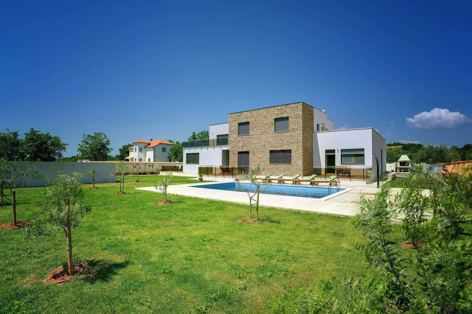 Moderne villa bestaande uit twee appartementen met privé zwembad, strand op 1 km-Tuinen zomer