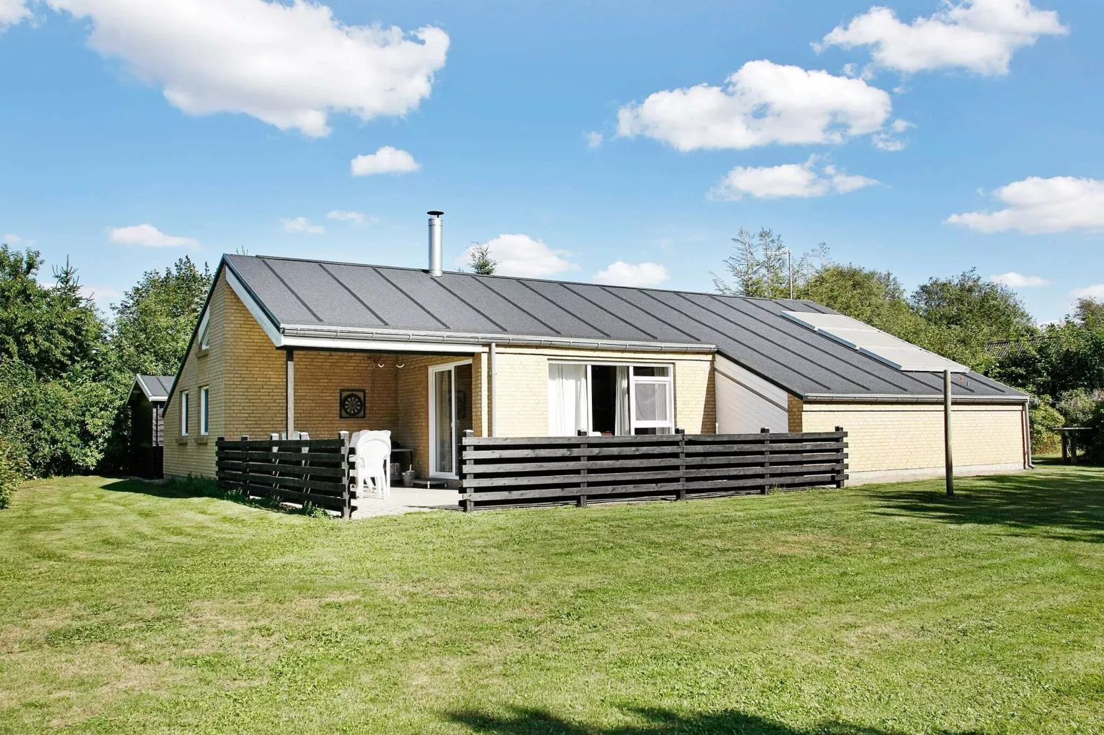 Modern vakantiehuis in Spøttrup met een sauna