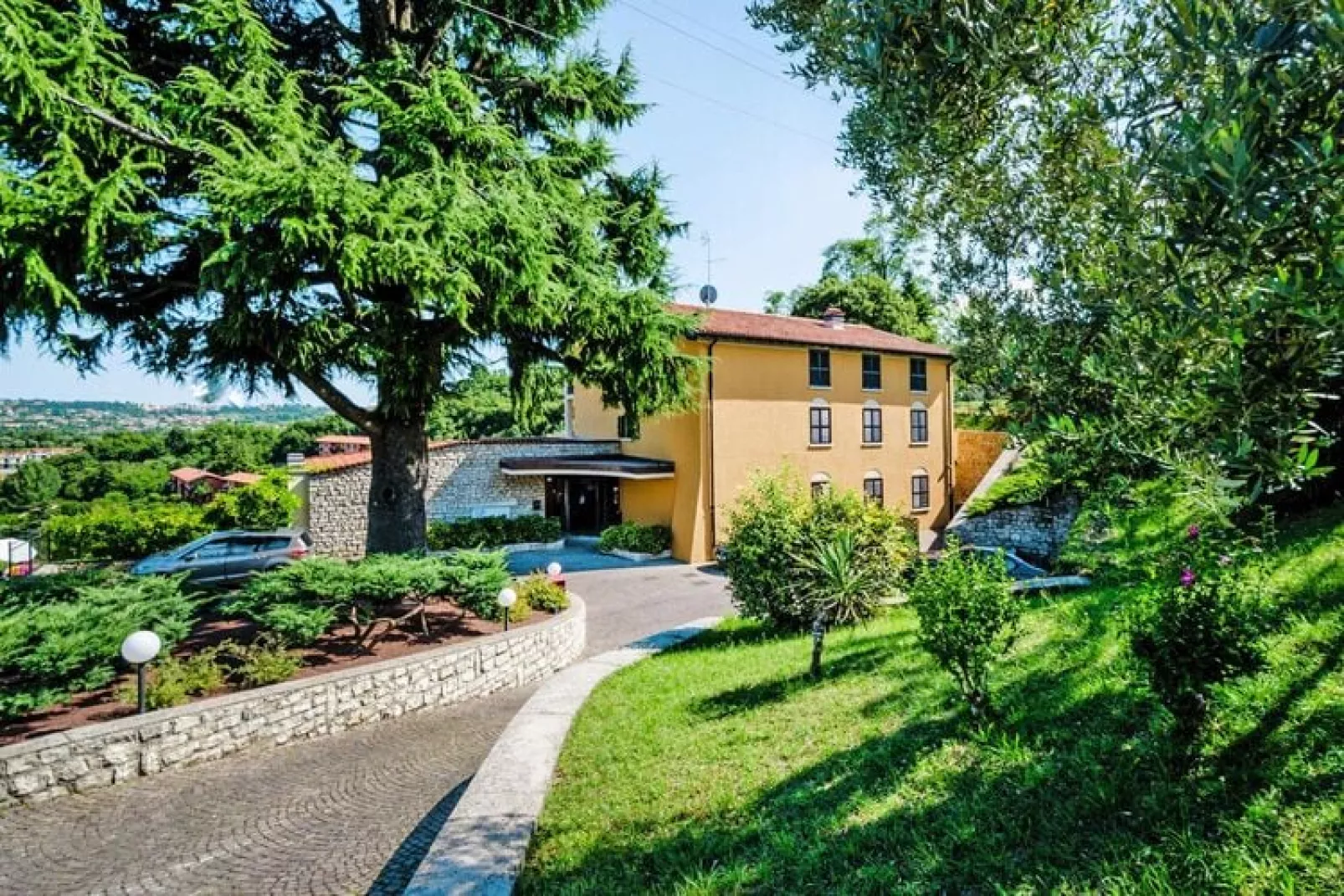 Appartement in Manerba met tuin-Tuinen zomer