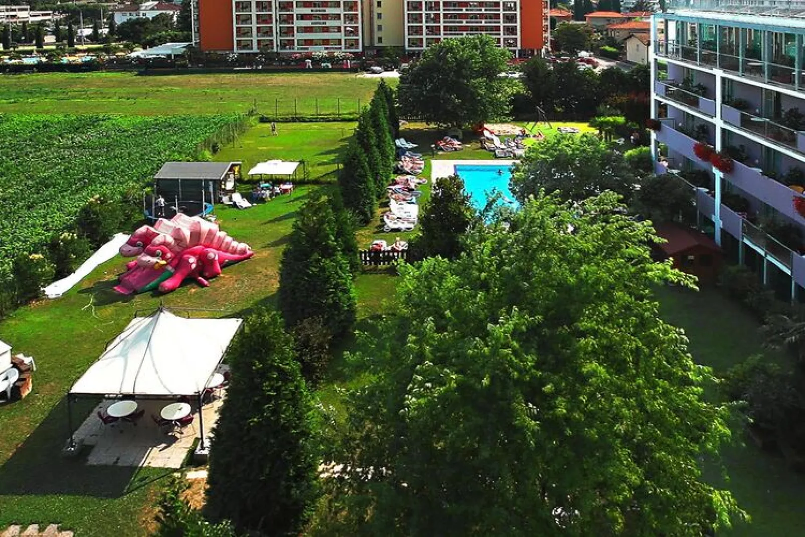 Residence Ambassador Suite, Riva del Garda-suite bilo-Tuinen zomer