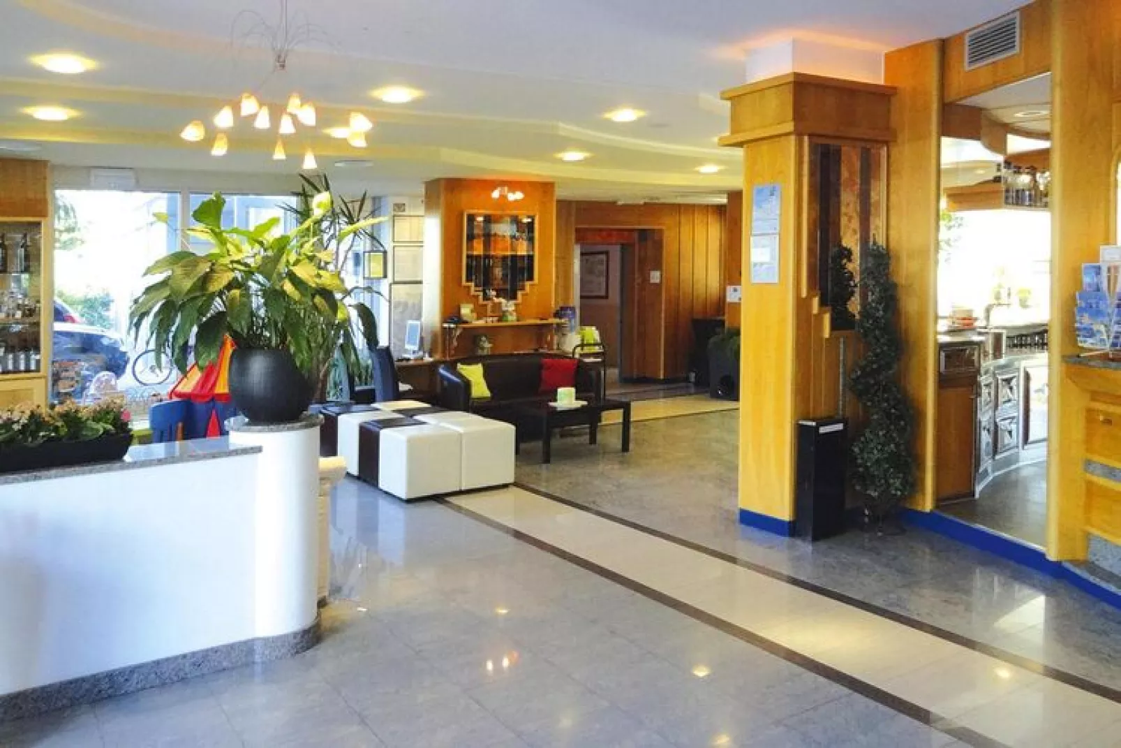 Residence Ambassador Suite, Riva del Garda-suite bilo-Woonkamer