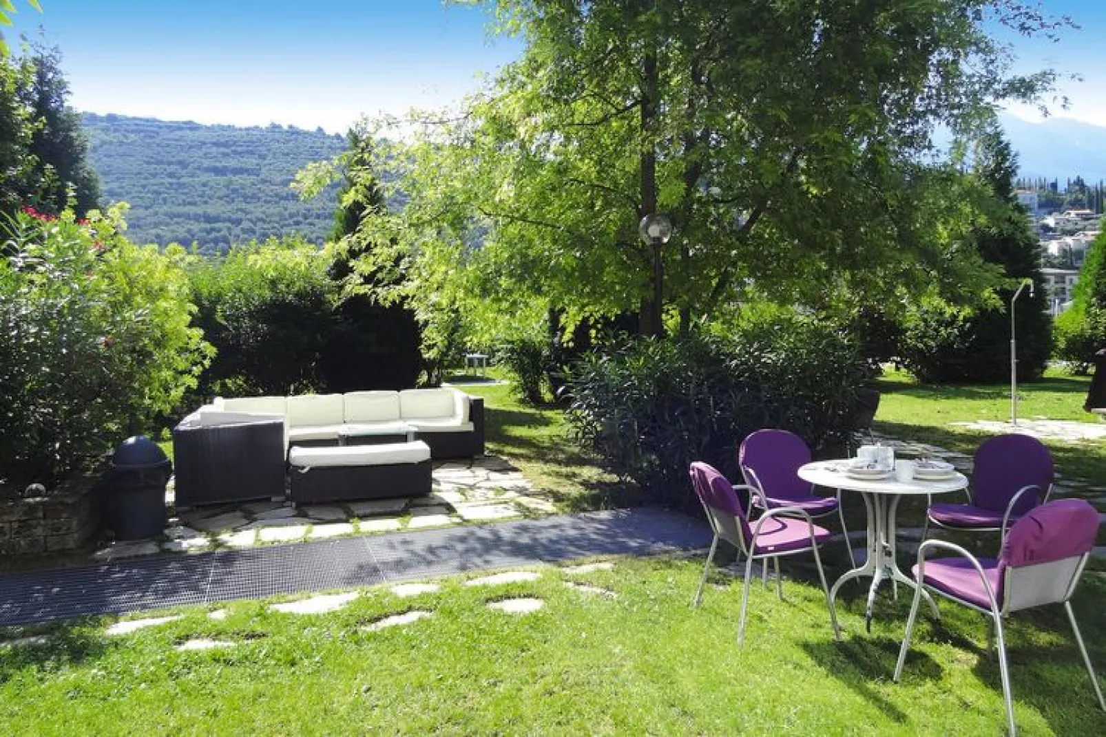 Residence Ambassador Suite, Riva del Garda-mono 3-Tuinen zomer