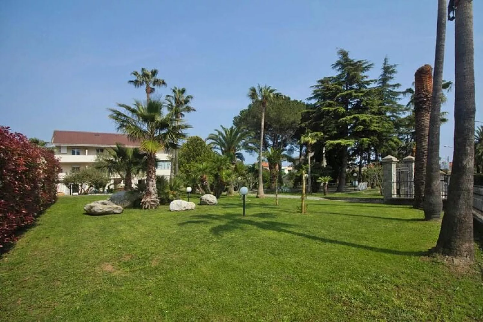 Villa Paola Loano - Type B4-Tuinen zomer