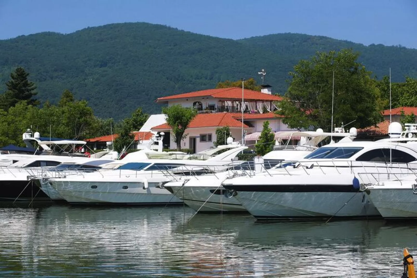 Caravanpark Marina 3B Sarzana - MH 4 Pax-Waterzicht