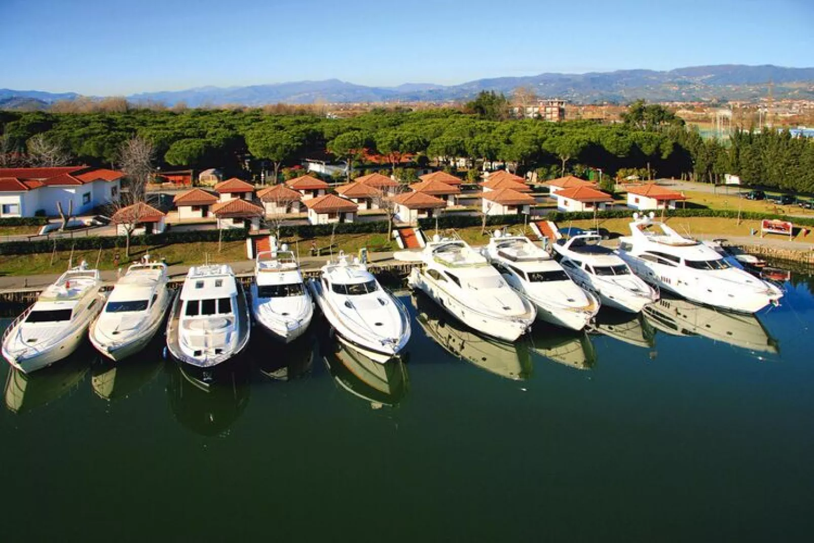 Caravanpark Marina 3B Sarzana - MHB 6 Pax-Waterzicht