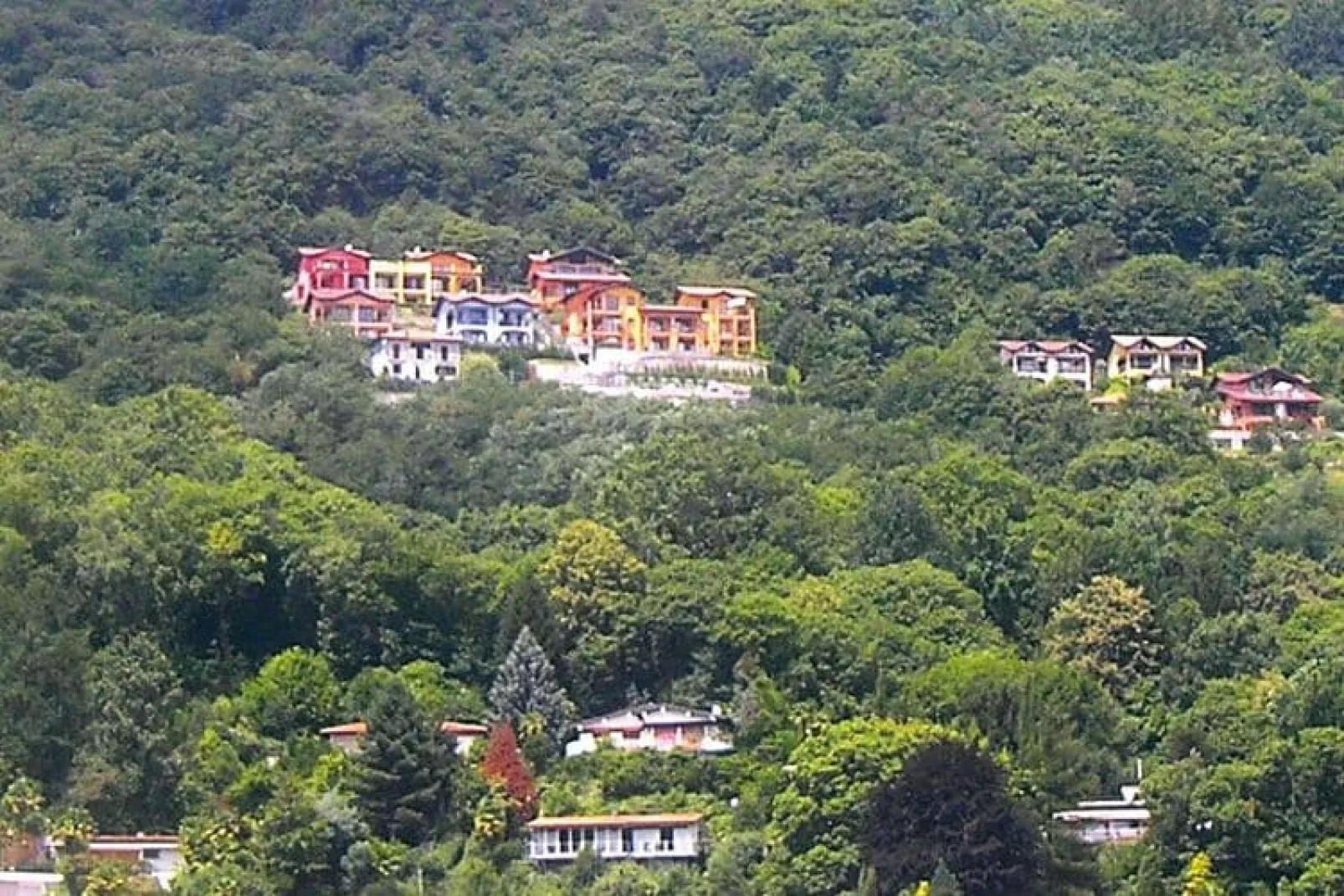 Residence Il Vigneto Due, Oggebbio-Bilo 2+2-Buitenkant zomer