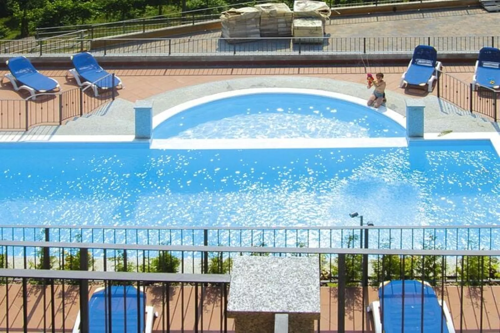 Appartement in de Residence Il Vigneto Due in Oggebbio-Zwembad