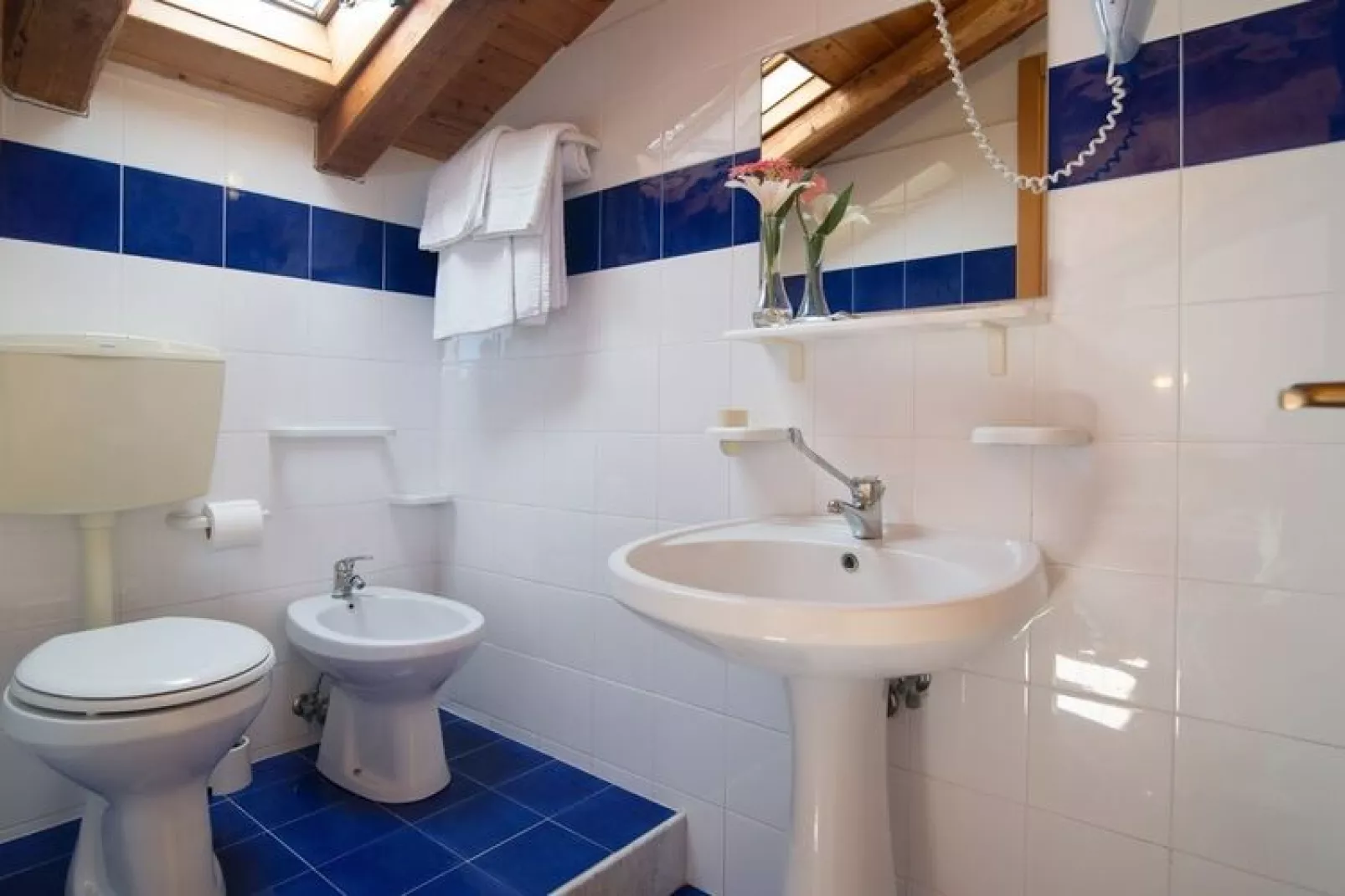 Appartement in Giardini Naxos met parkeerplaats-Badkamer