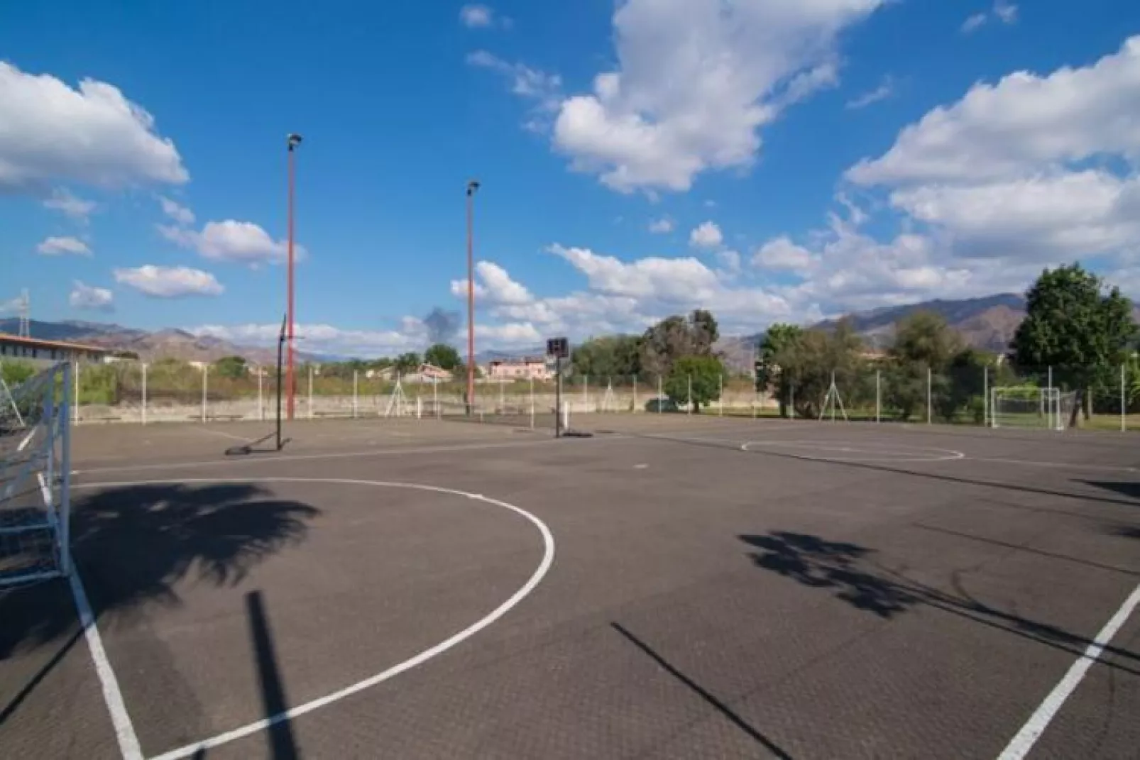 Appartement in Giardini Naxos met parkeerplaats-Parkfaciliteiten