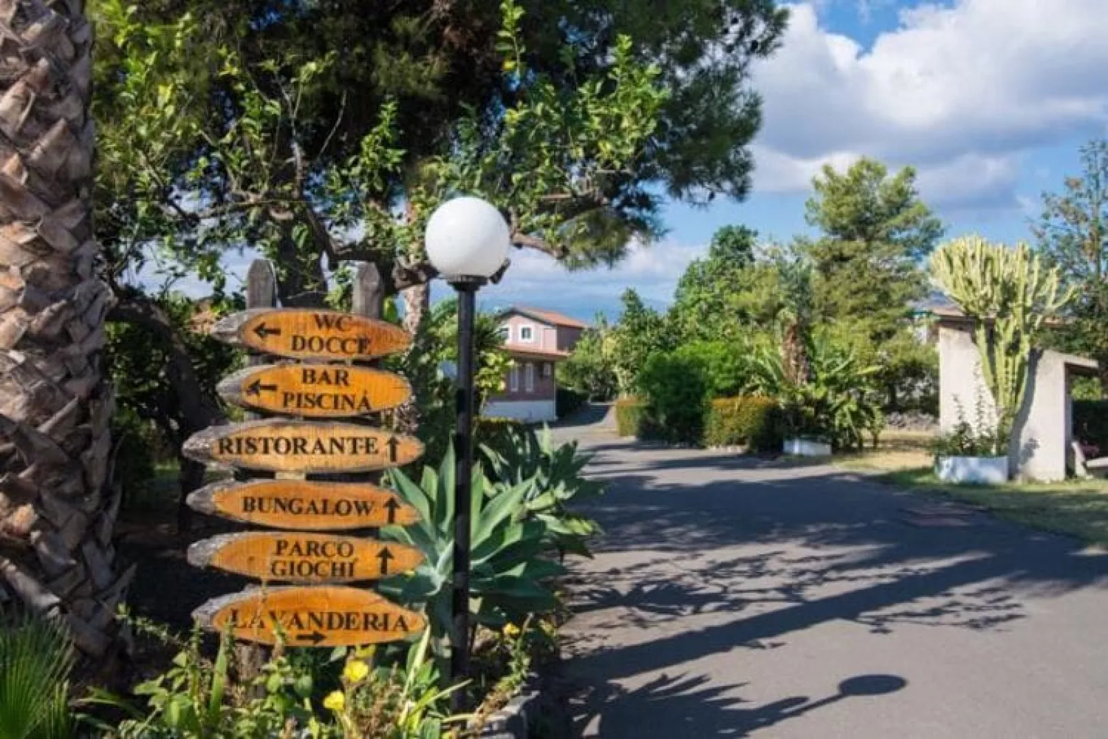 Appartement in Giardini Naxos met parkeerplaats-Parkfaciliteiten
