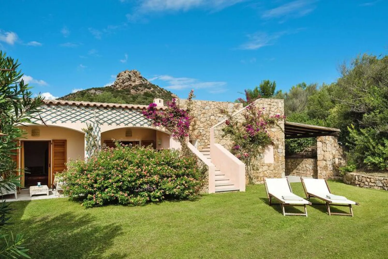 Holiday Residence Cala di Falco Villen Cannigione-Villa tipo B vista mare-Buitenkant zomer