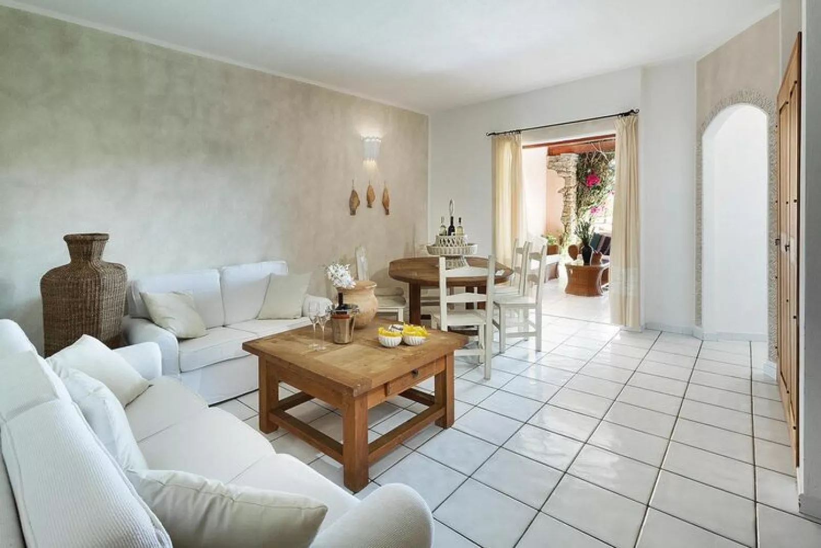 Holiday Residence Cala di Falco Villen Cannigione-Villa tipo B vista mare-Woonkamer