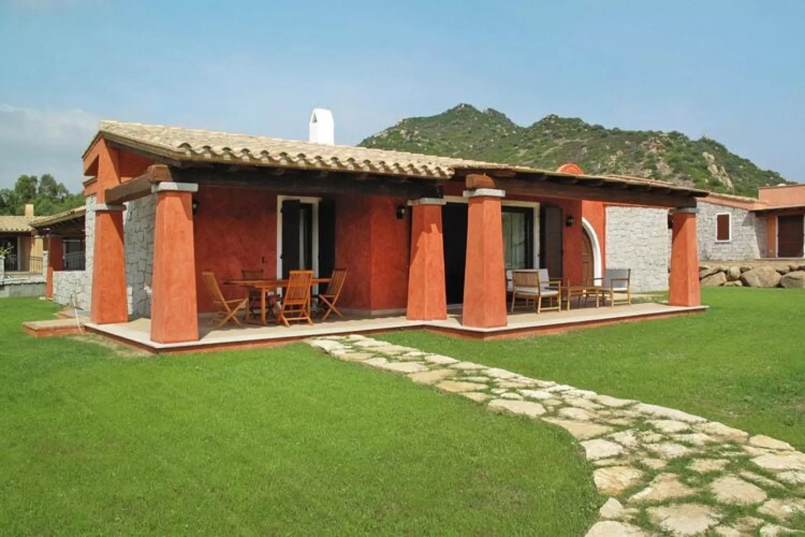 Geschakelde bungalows, aan de Costa Rei