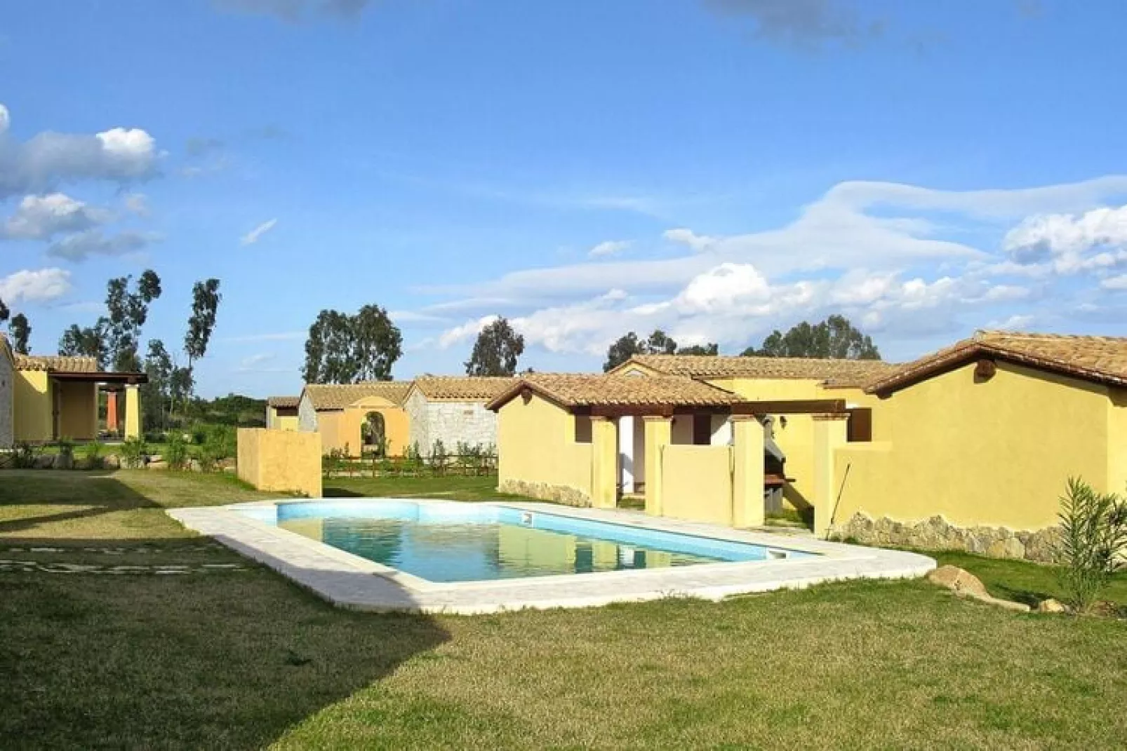 Row bungalows an der Costa Rei-San Pietro Villa 4/6 pers Unifamiliare con piscina comune-Zwembad