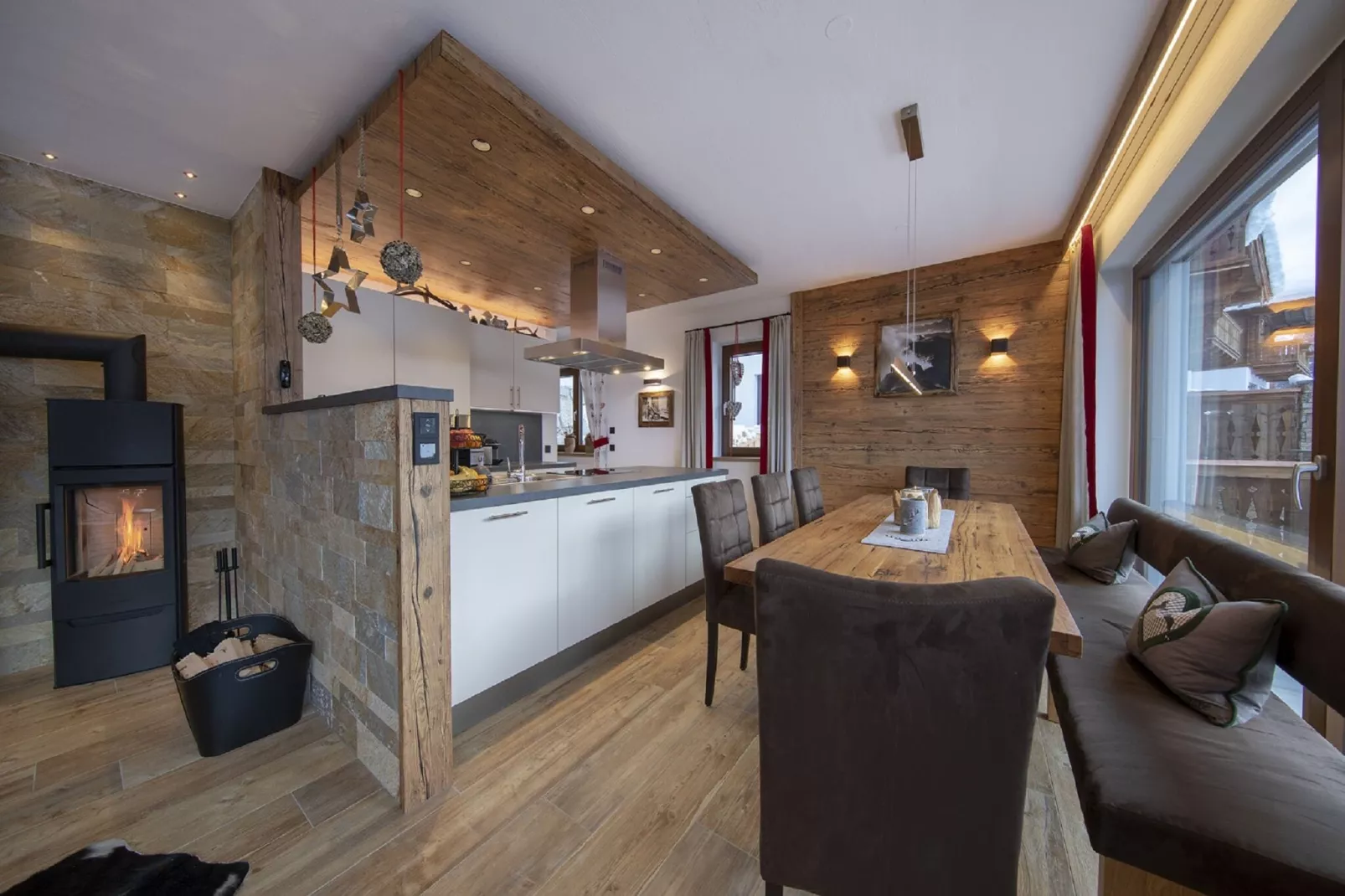 Rossberg Hohe Tauern Chalets -8-Eetkamer