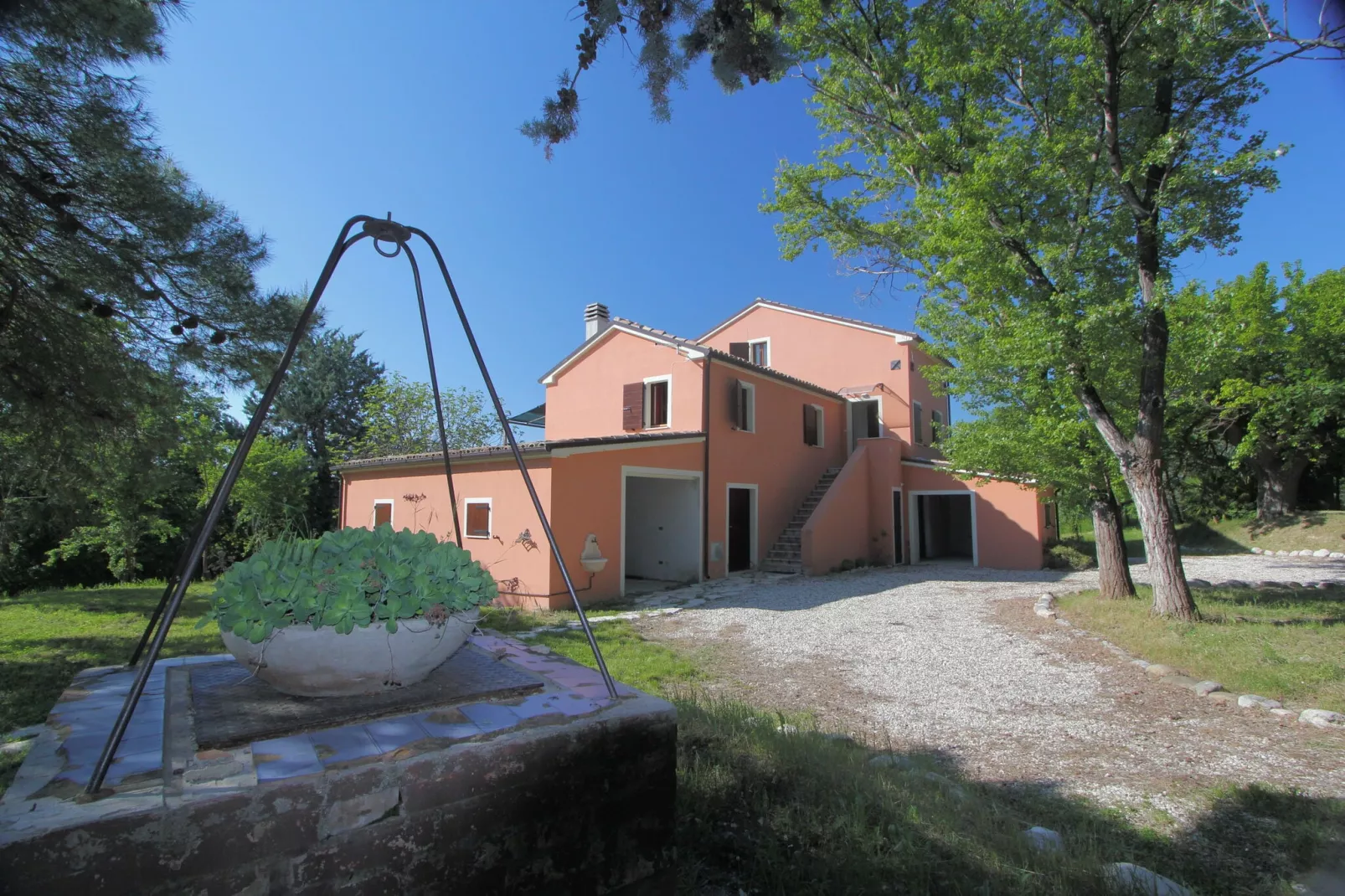 Casale le Querce-Buitenkant zomer