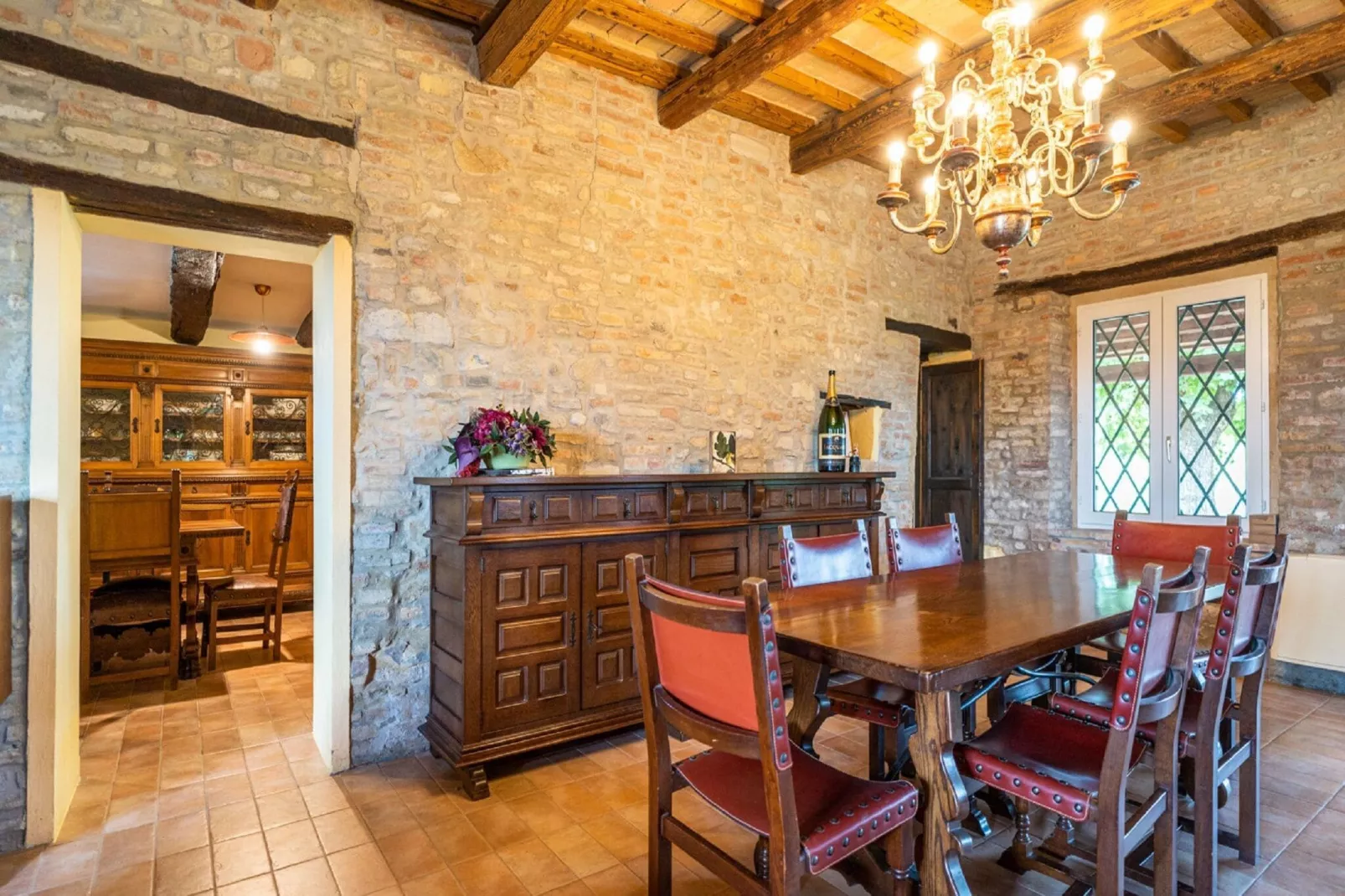 Villa Montebello-Eetkamer