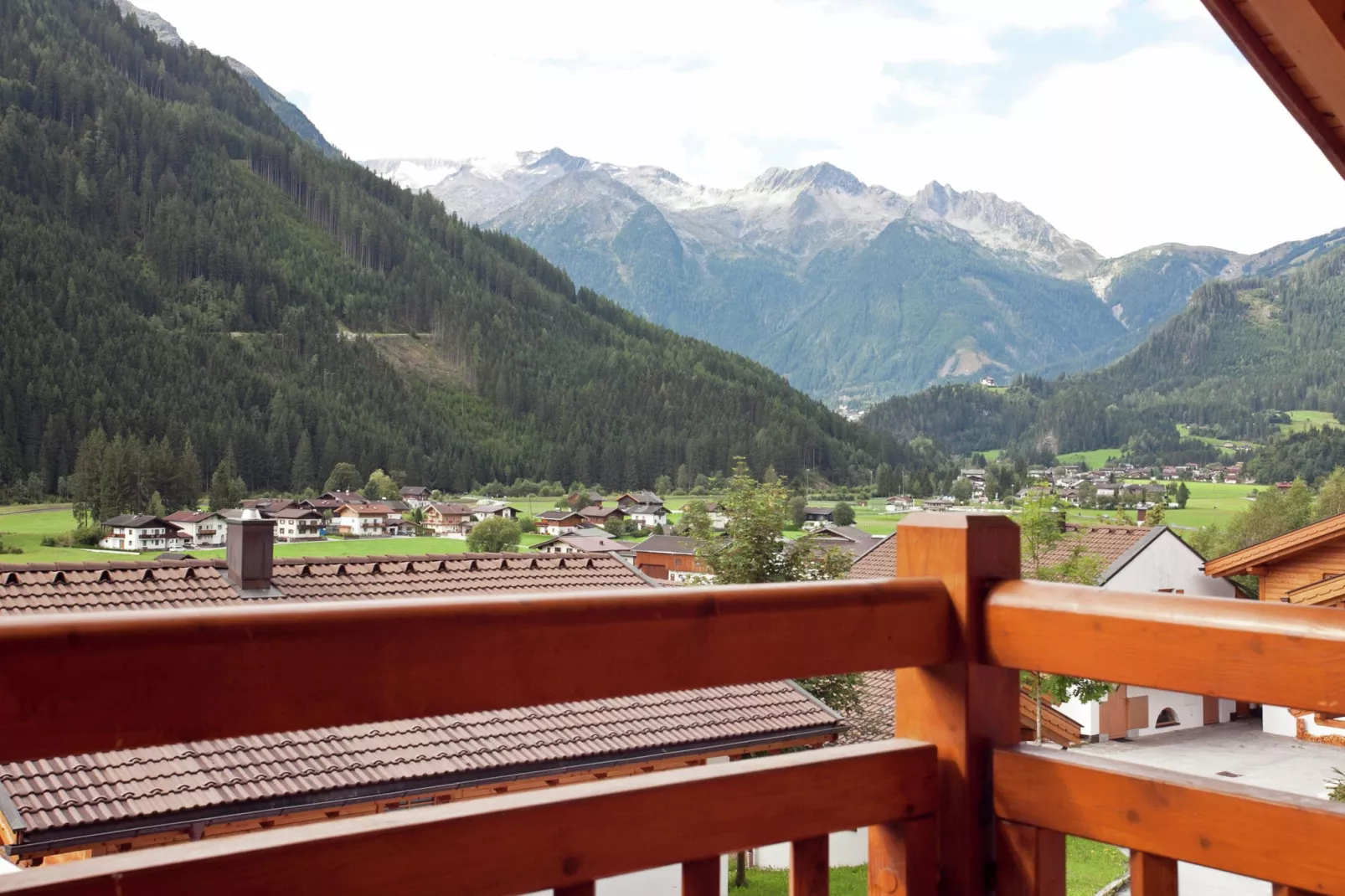 Chalets im Wald-Terrasbalkon