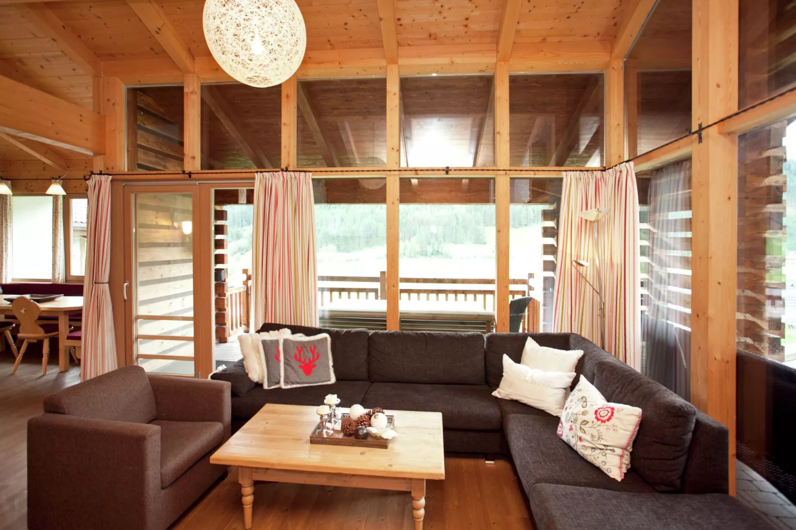 Chalets im Wald-Woonkamer