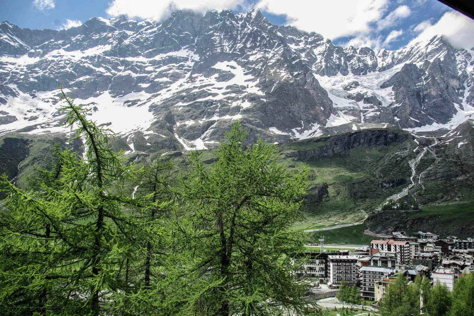 Residenza Cervinia Bilo Piano Cinque-Uitzicht zomer