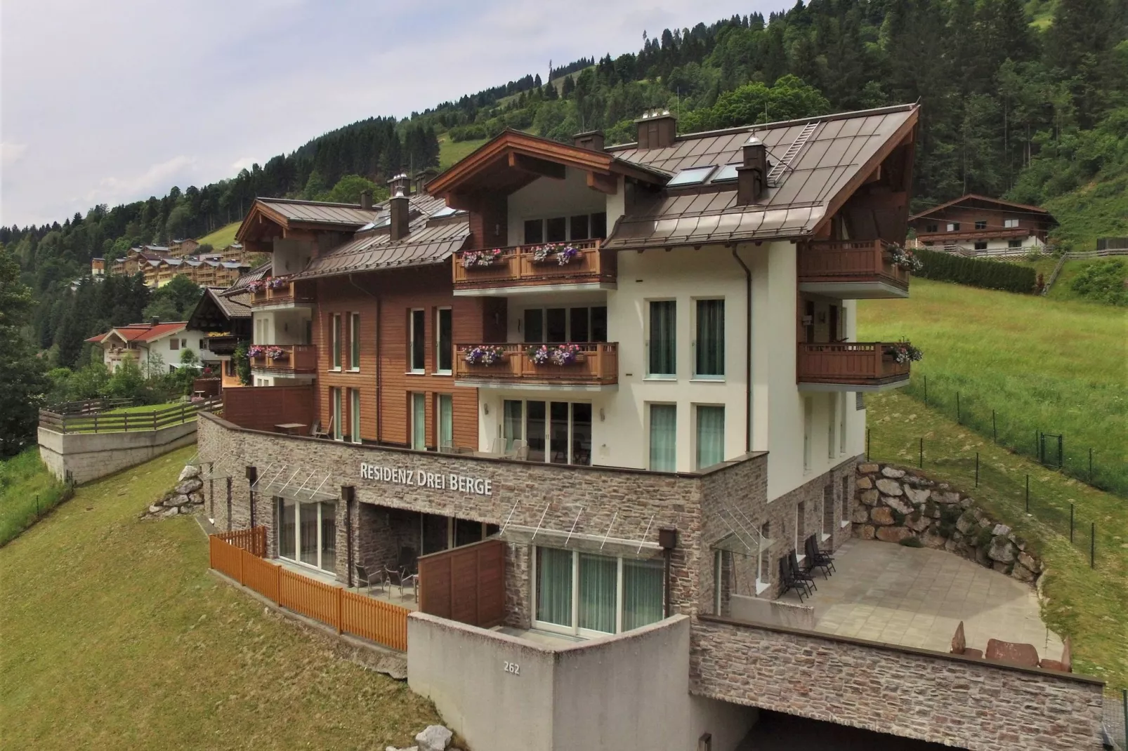 Appartement Residenz Steinbock 1A-Buitenkant zomer