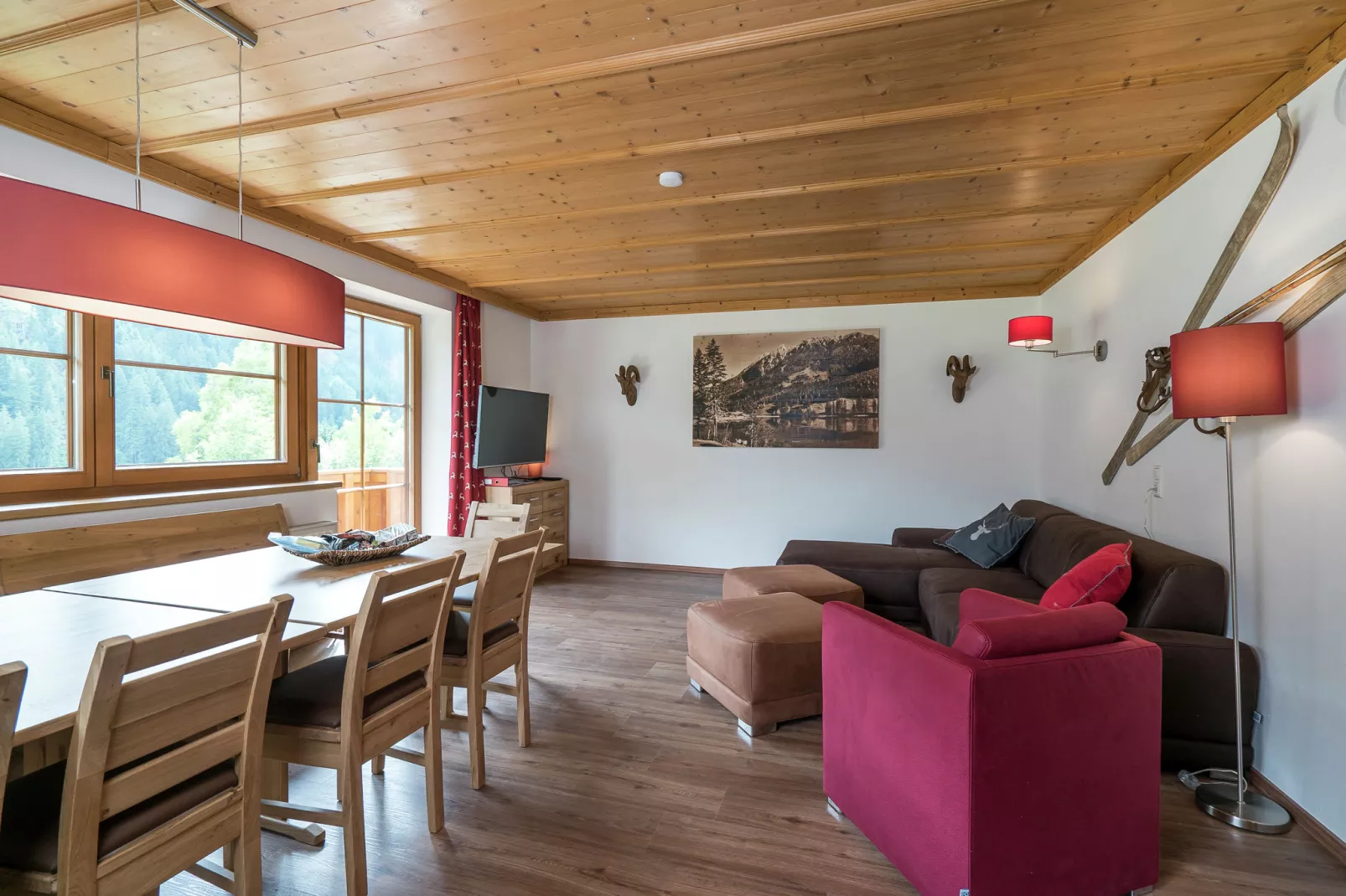 Mooi chalet in Saalbach-Hinterglemm op zonnige helling-Woonkamer