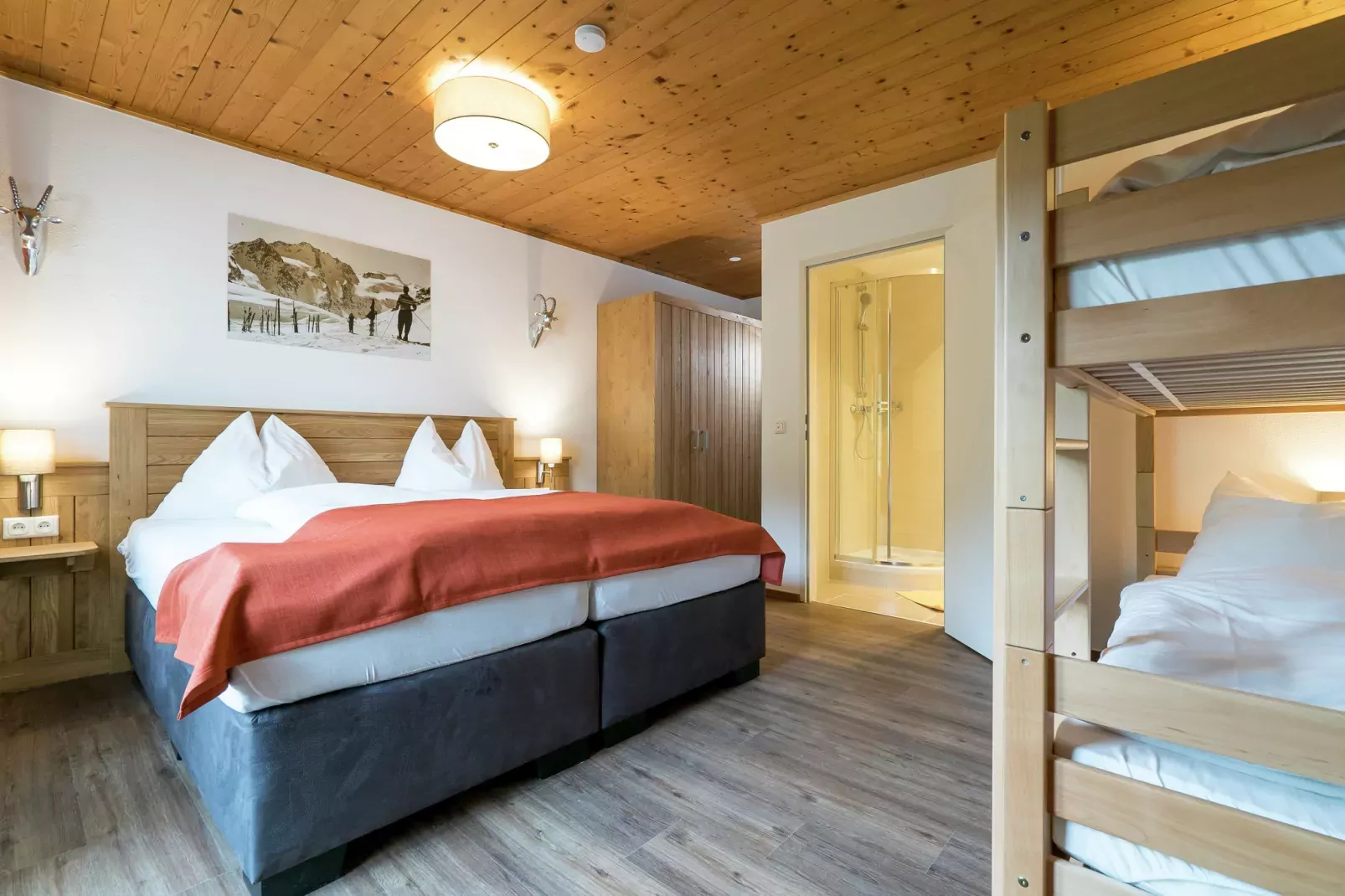 Mooi chalet in Saalbach-Hinterglemm op zonnige helling-Slaapkamer