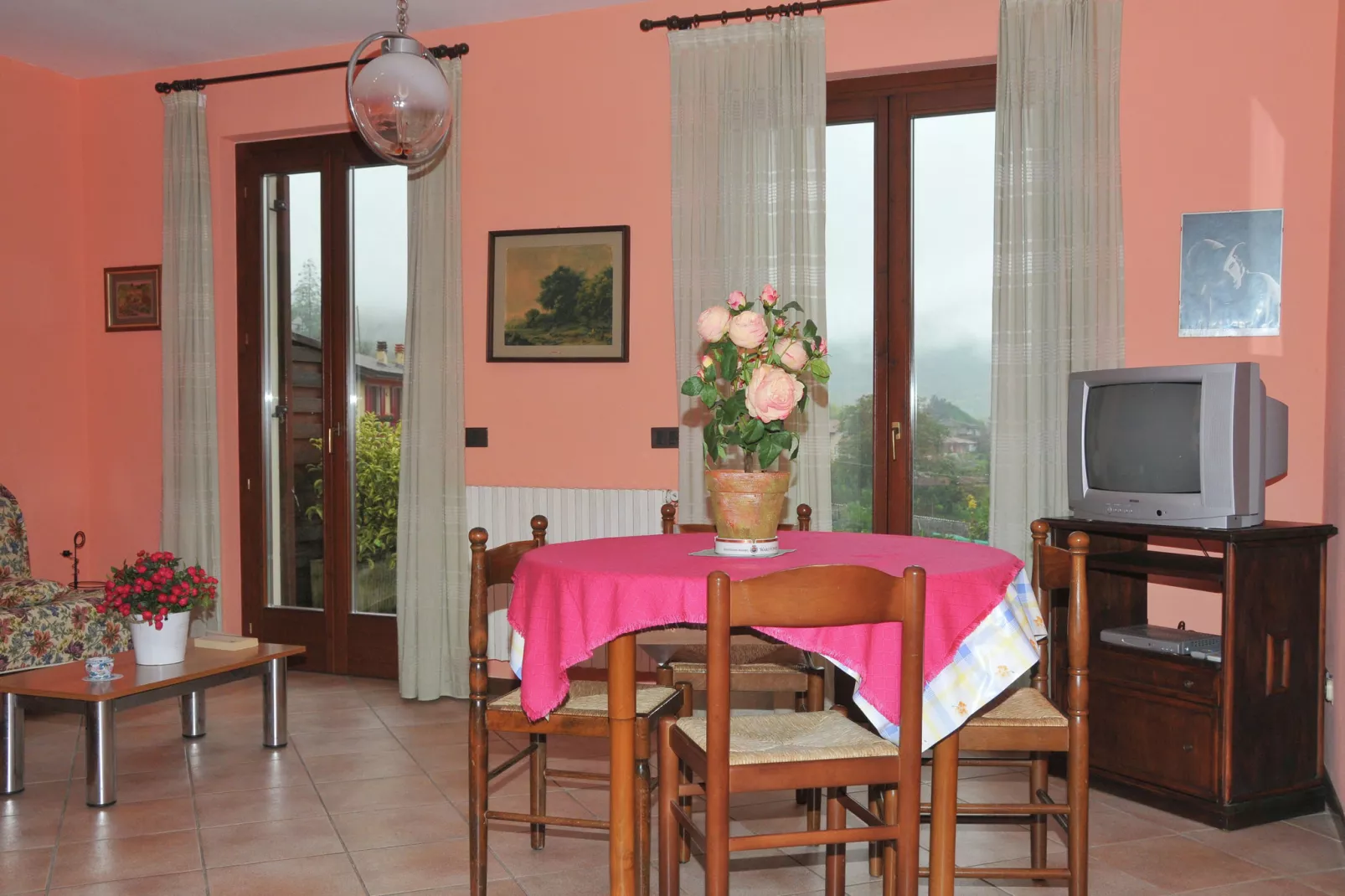 Casa Flora 4 app-Eetkamer