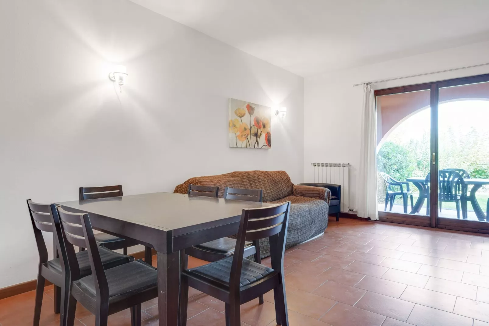 Gezellig vakantiehuis vlak bij het Gardameer met zwembad-Woonkamer