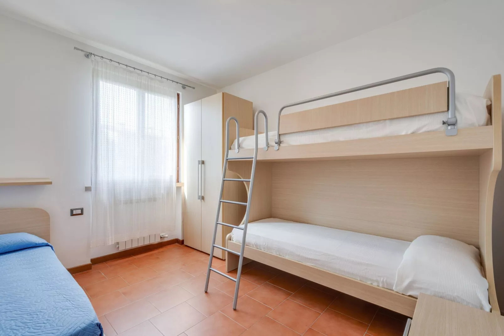 Gezellig vakantiehuis vlak bij het Gardameer met zwembad-Slaapkamer