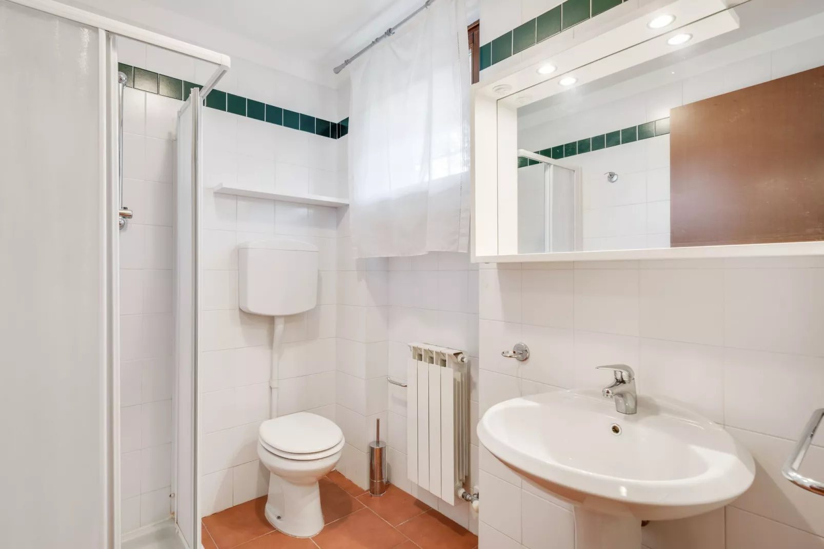 Gezellig vakantiehuis vlak bij het Gardameer met zwembad-Badkamer